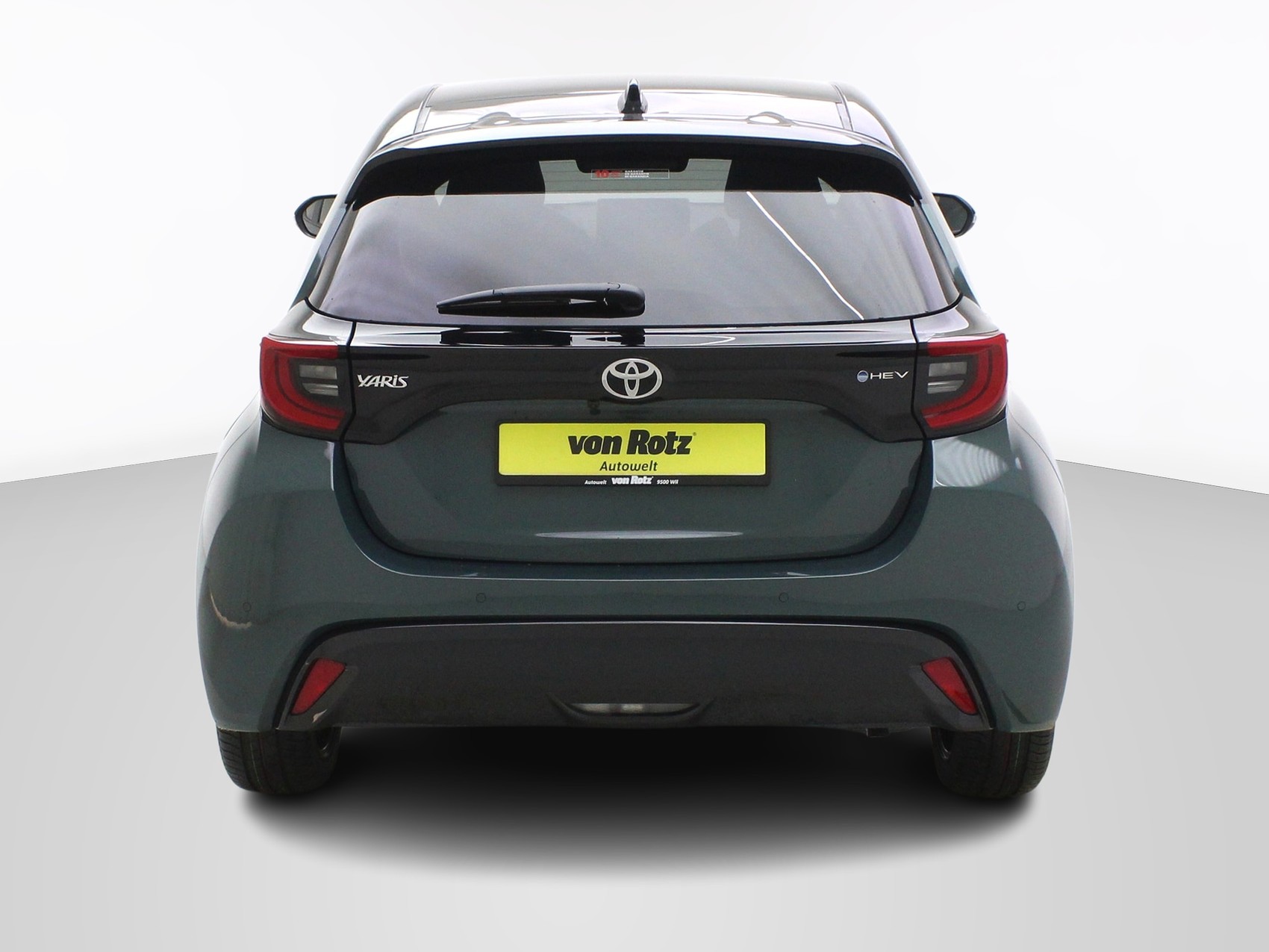 TOYOTA Yaris 1.5 VVT-i HSD Premium-image-2