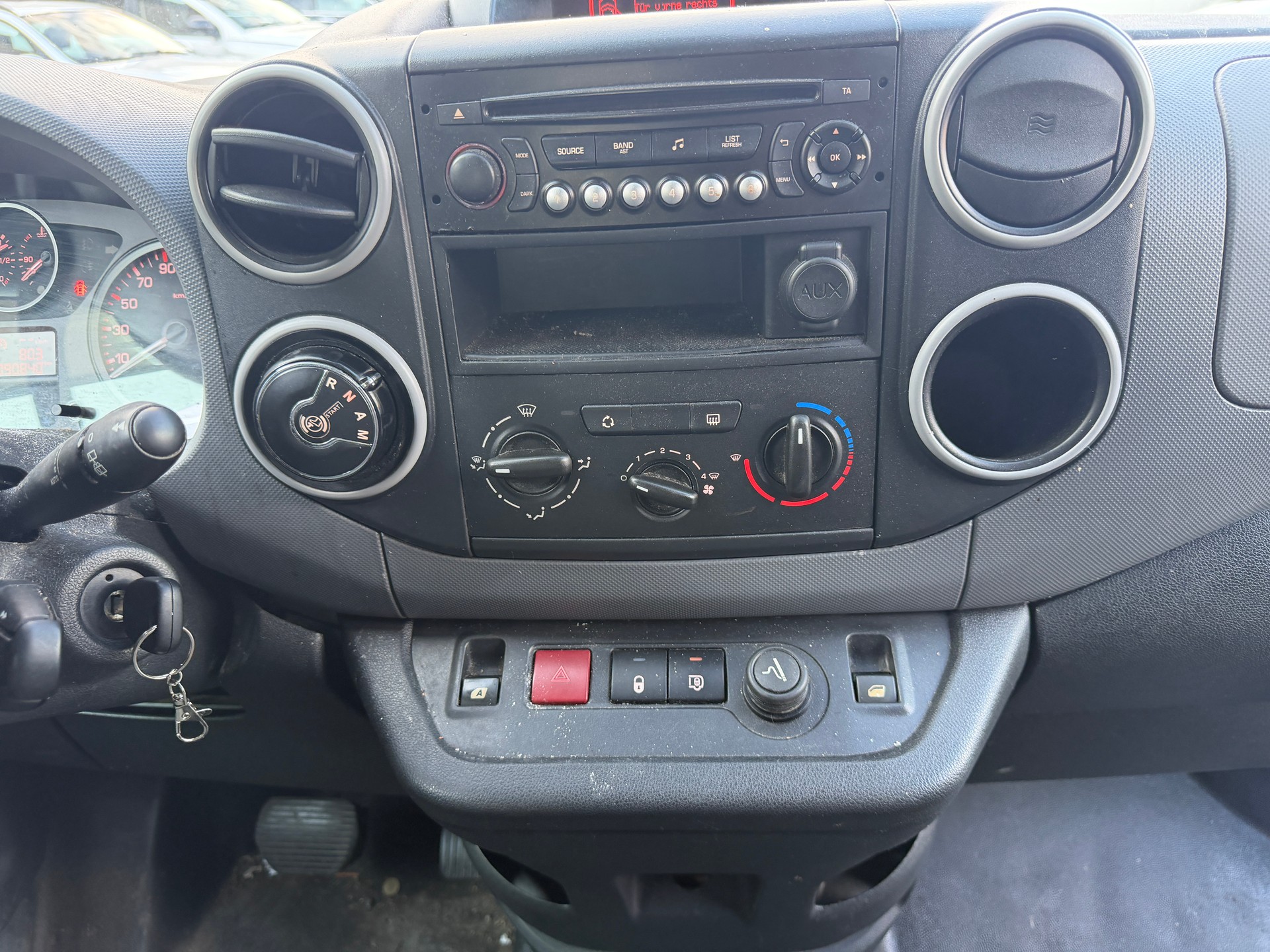 CITROEN Berlingo 1.6 e-HDi 800 A-image-10