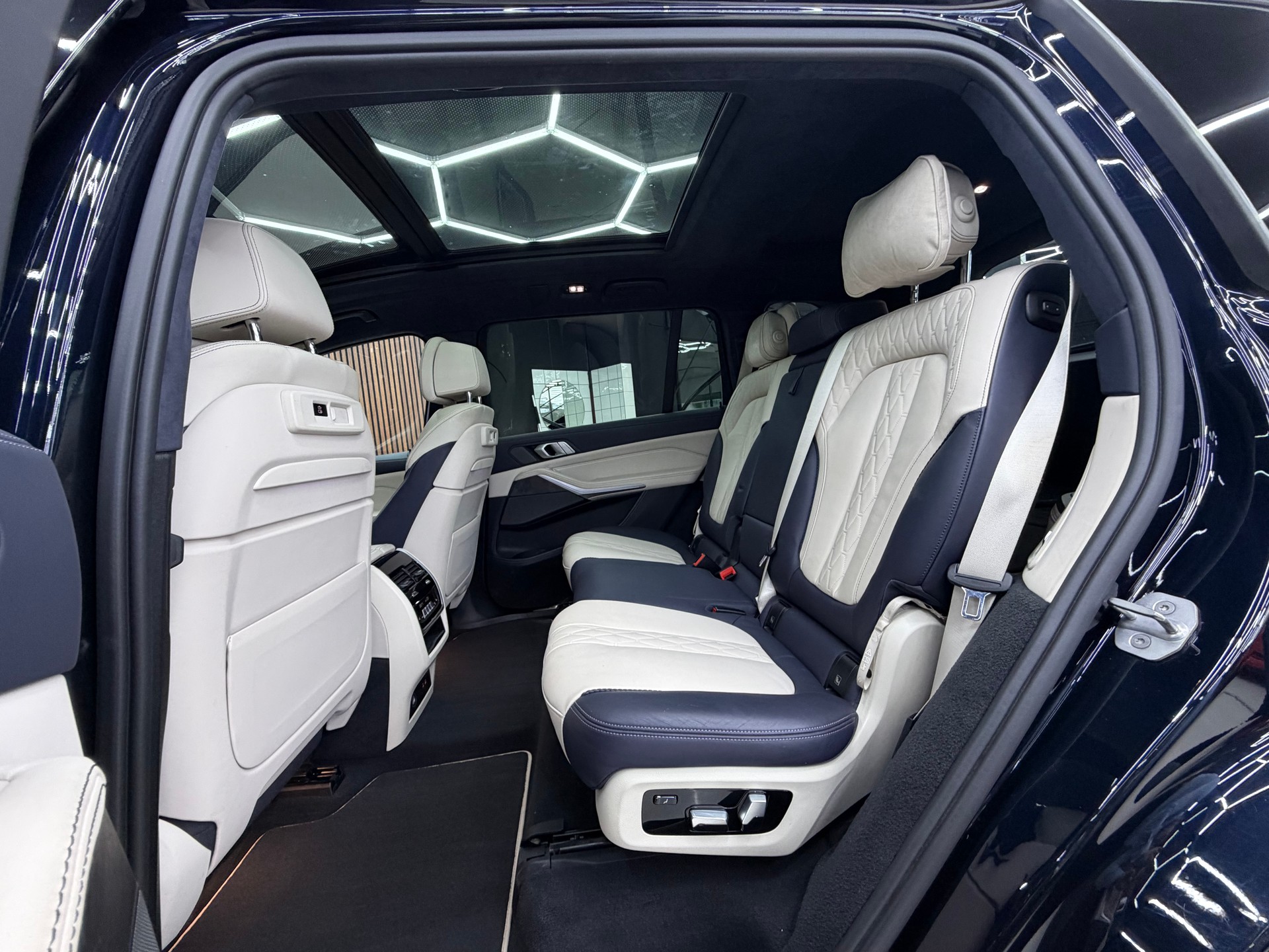 BMW X7 xDrive M50d Steptronic-image-13