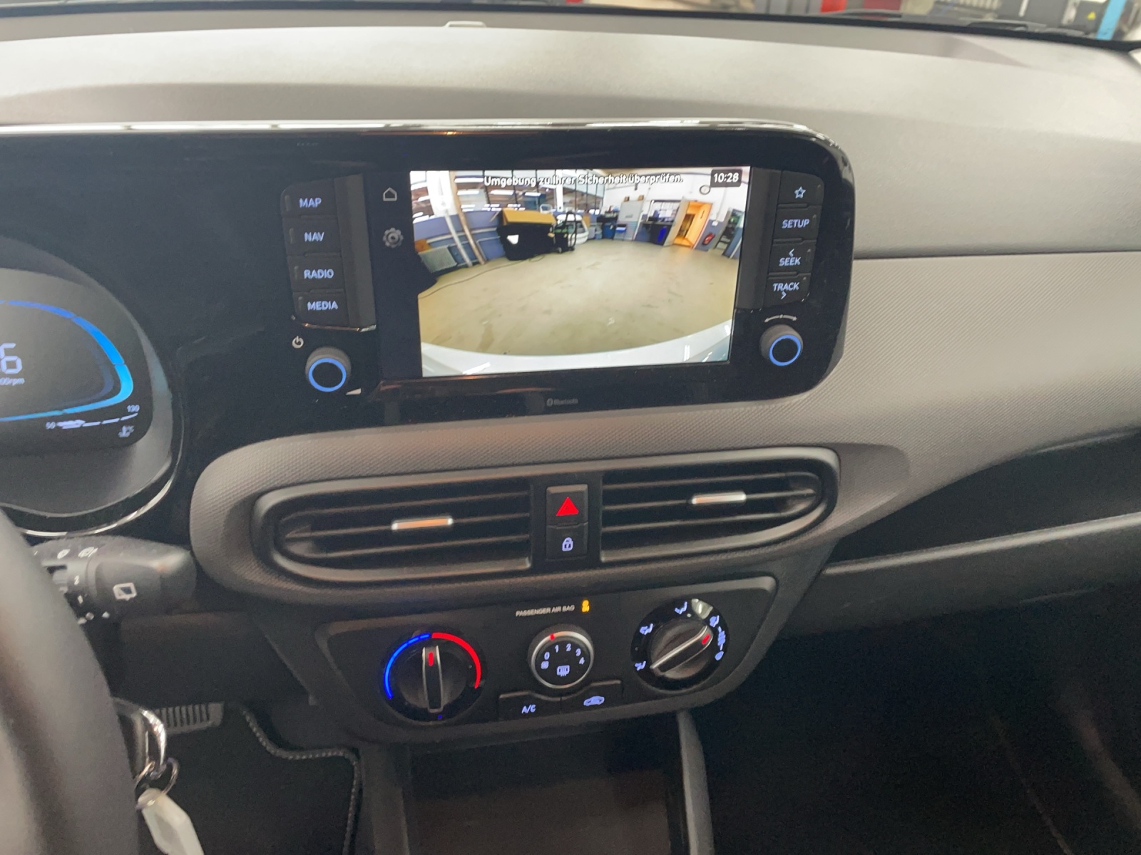 HYUNDAI i10 1.2 Amplia-image-11