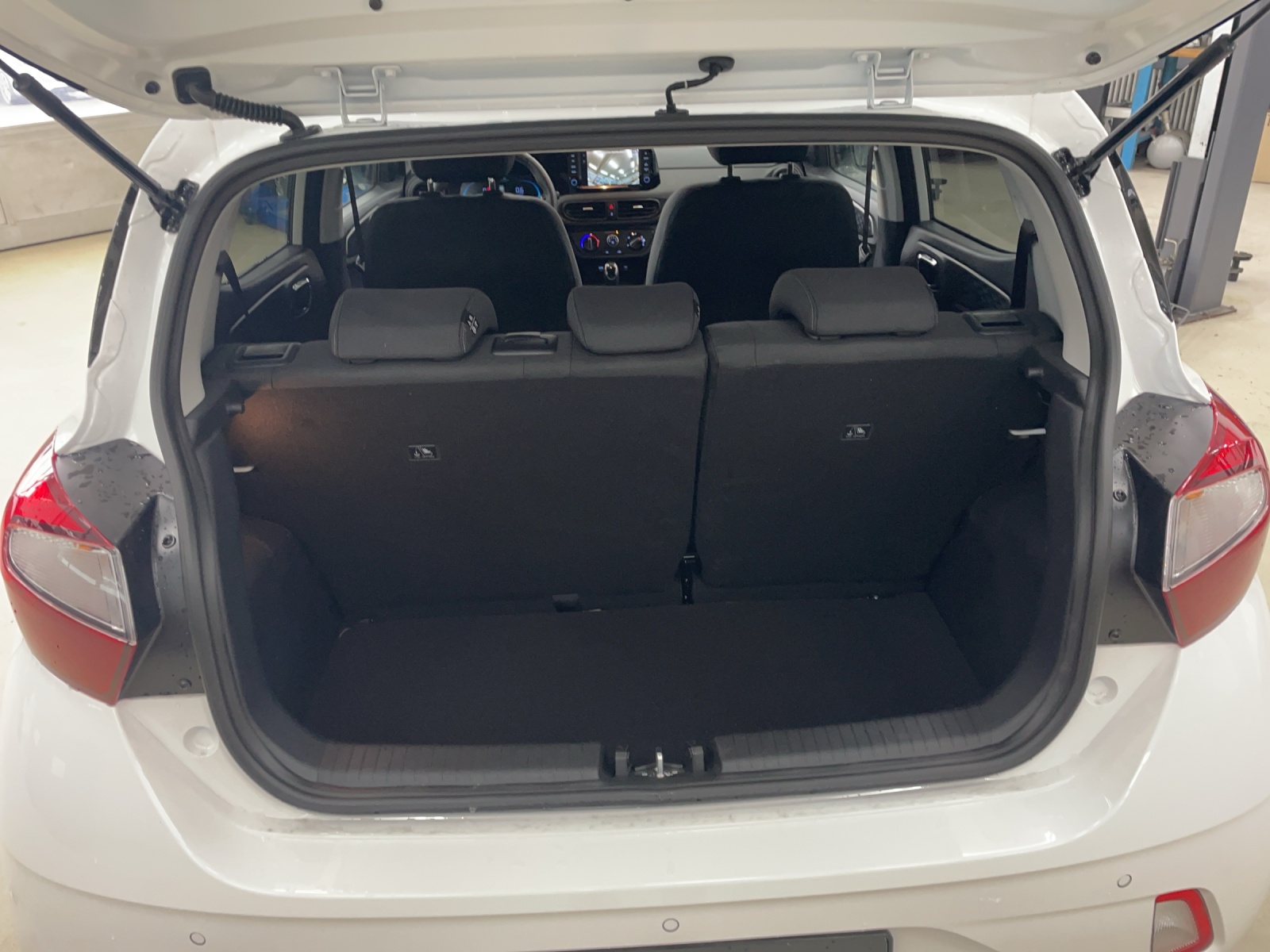 HYUNDAI i10 1.2 Amplia-image-9