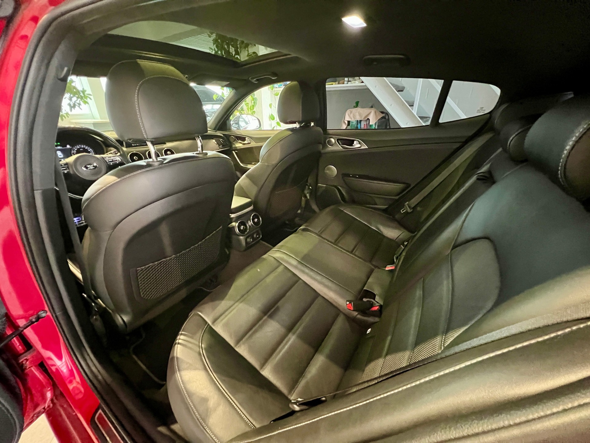 KIA Stinger 3.3 T-GDi GT Automat AWD-image-11