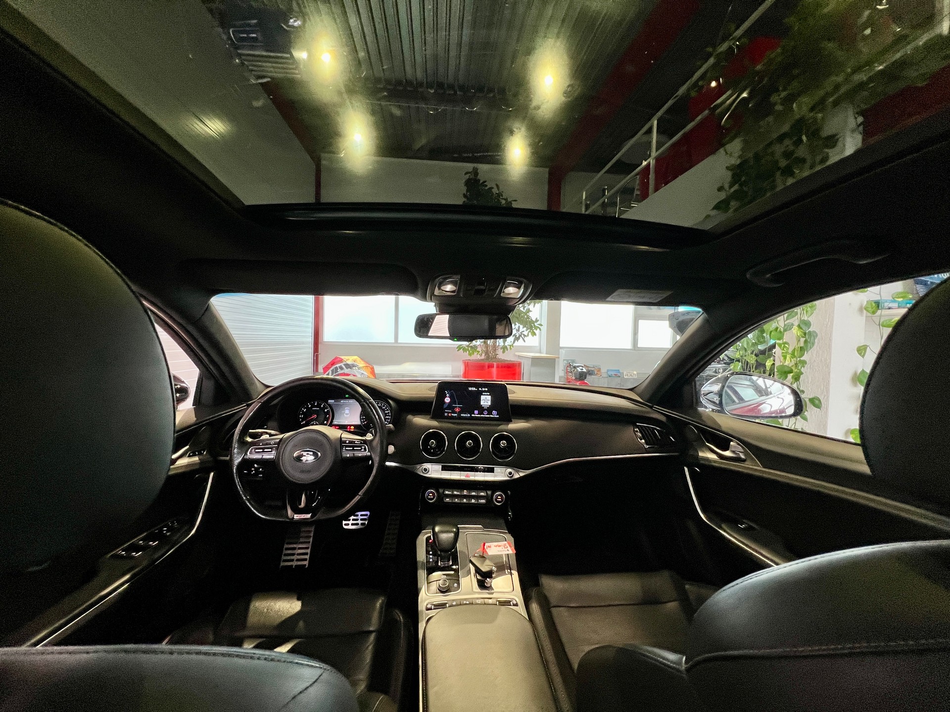 KIA Stinger 3.3 T-GDi GT Automat AWD-image-12