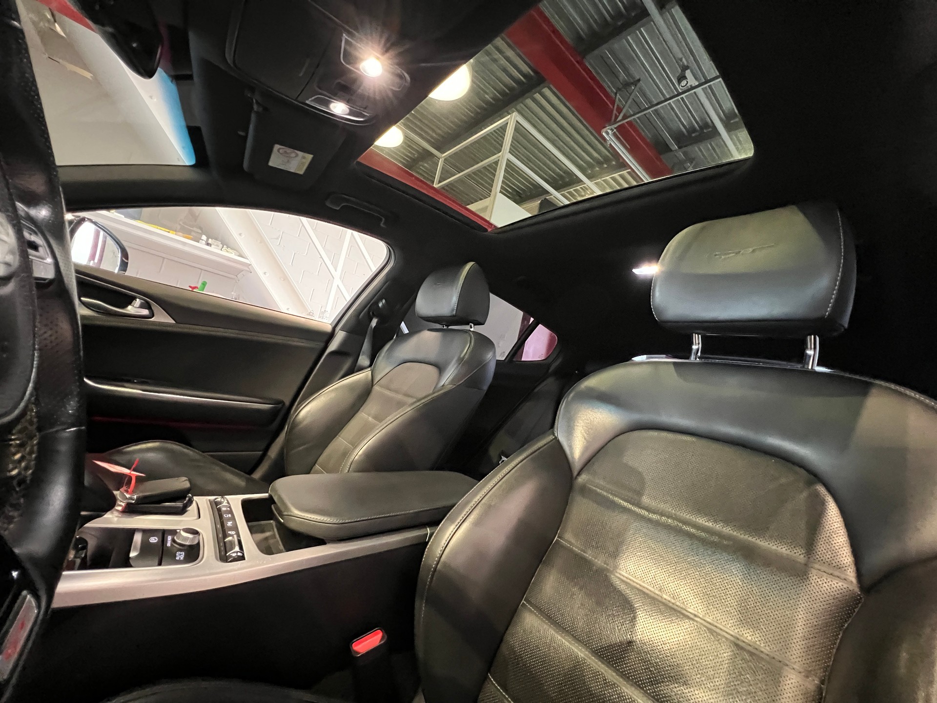 KIA Stinger 3.3 T-GDi GT Automat AWD-image-10
