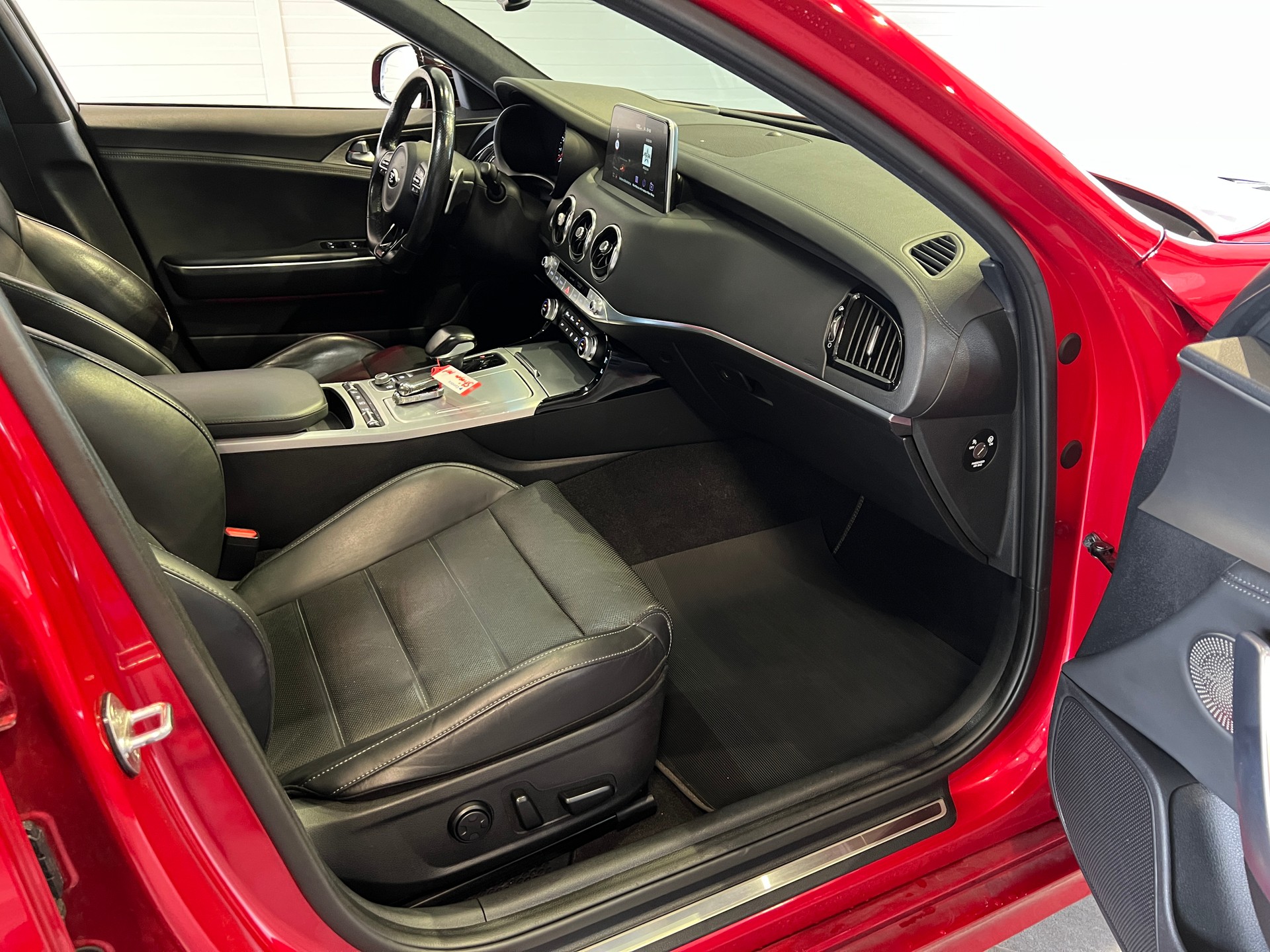 KIA Stinger 3.3 T-GDi GT Automat AWD-image-15