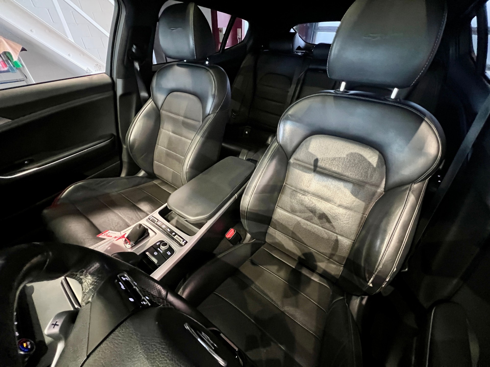 KIA Stinger 3.3 T-GDi GT Automat AWD-image-9