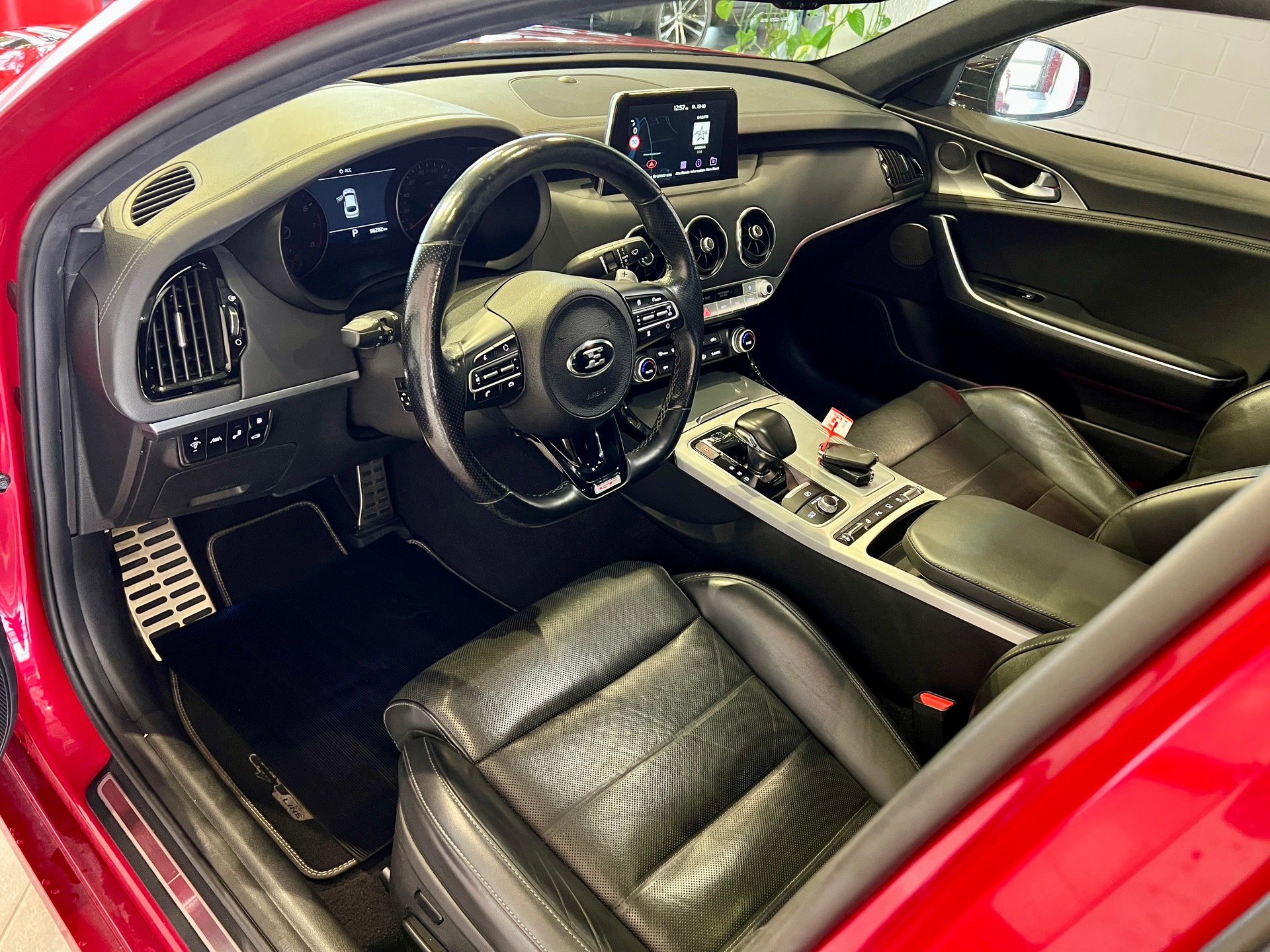 KIA Stinger 3.3 T-GDi GT Automat AWD-image-8