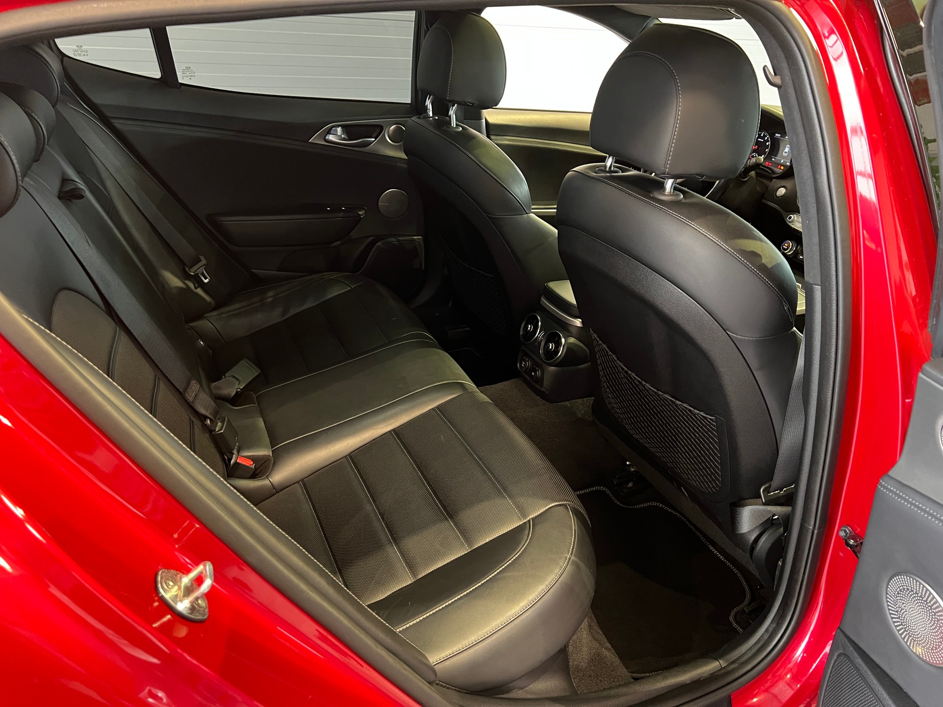 KIA Stinger 3.3 T-GDi GT Automat AWD-image-16