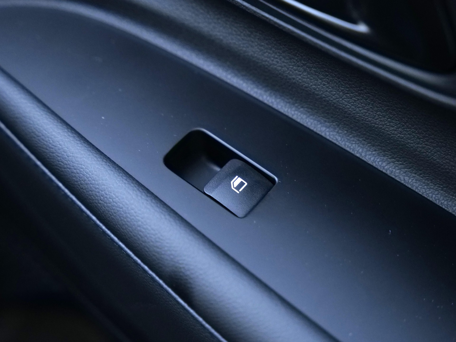 HYUNDAI i20 1.0 T-GDi Amplia-image-24