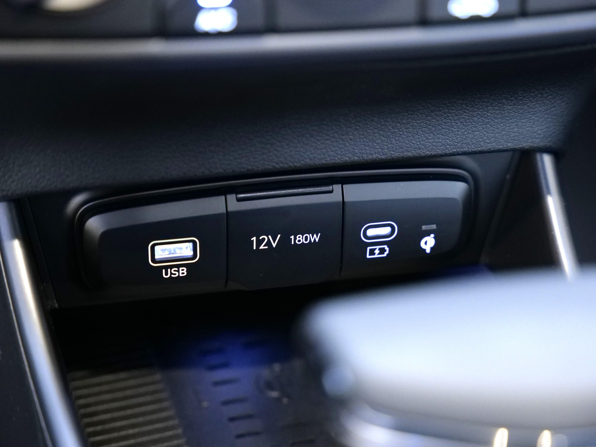 HYUNDAI i20 1.0 T-GDi Amplia-image-25