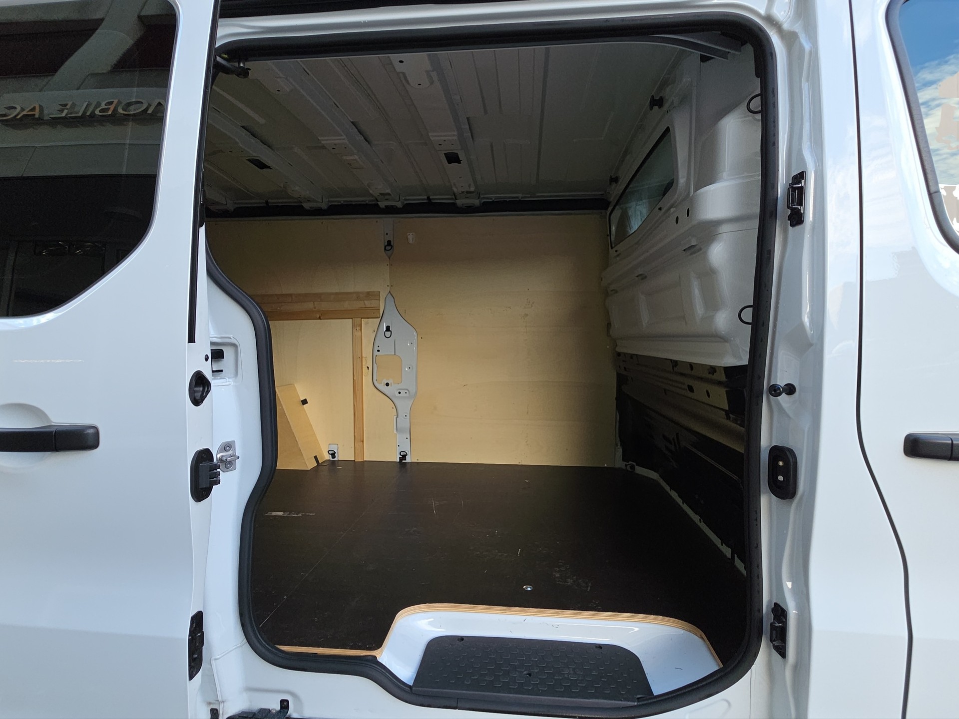 RENAULT Trafic 2.0 Blue dCi 150 Business L2H1 EDC EN-image-5