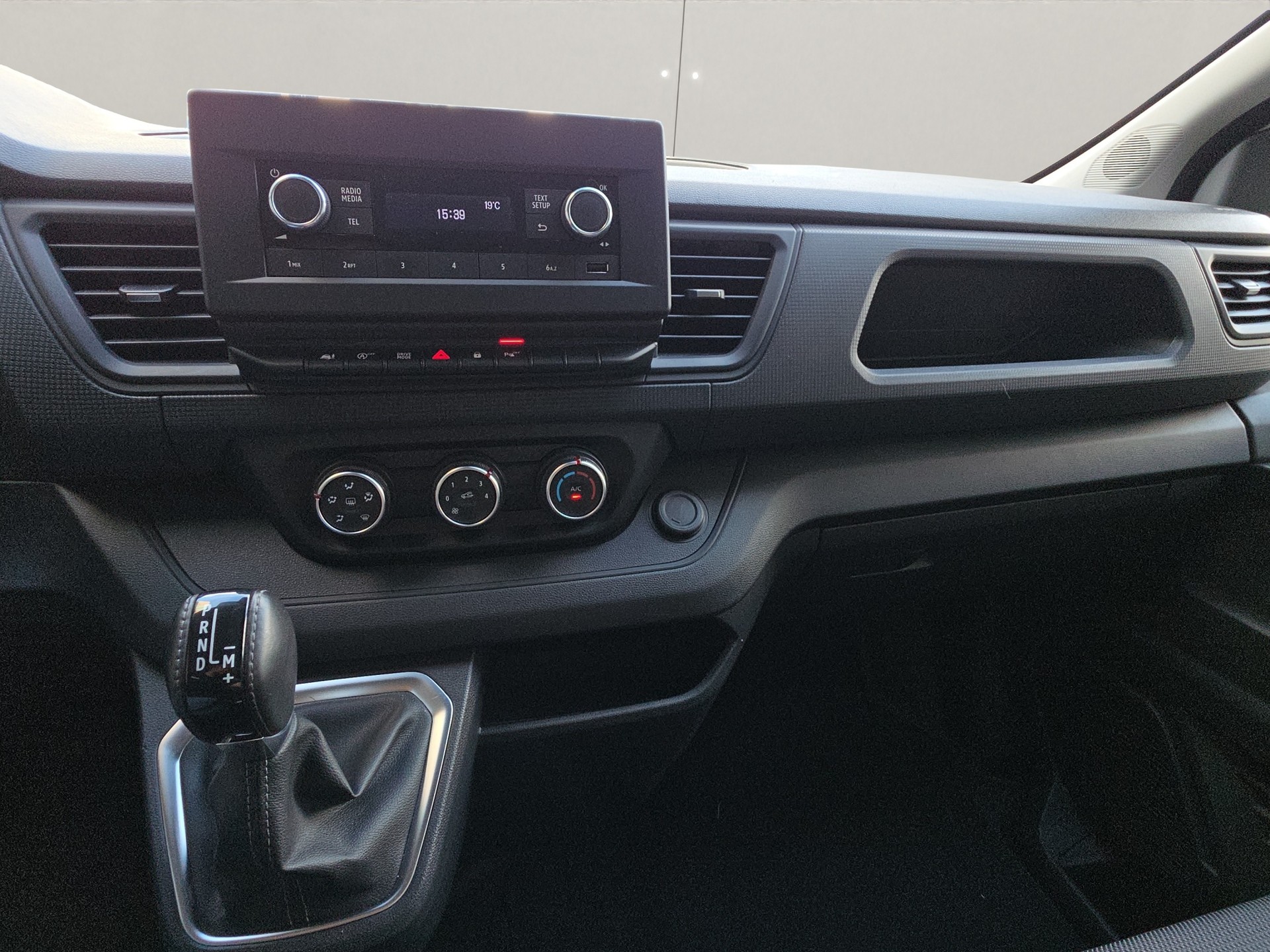 RENAULT Trafic 2.0 Blue dCi 150 Business L2H1 EDC EN-image-12