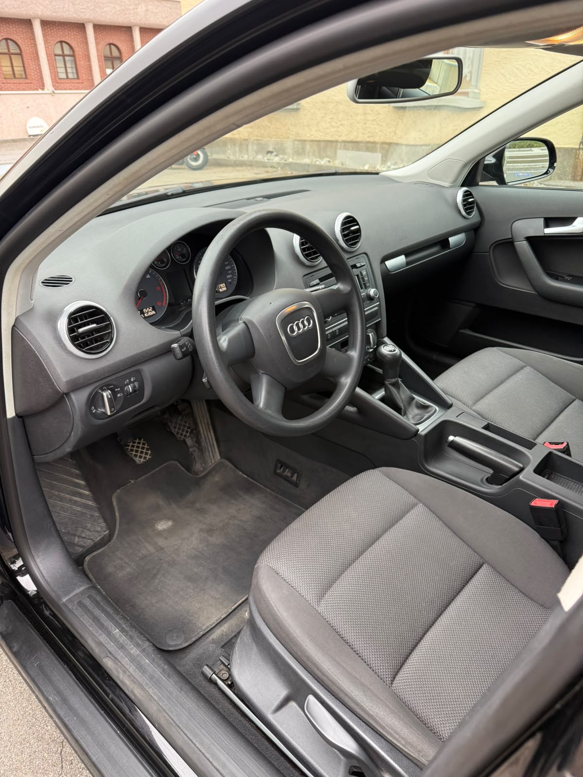 AUDI A3 Sportback 2.0 TDI Ambition quattro-image-6