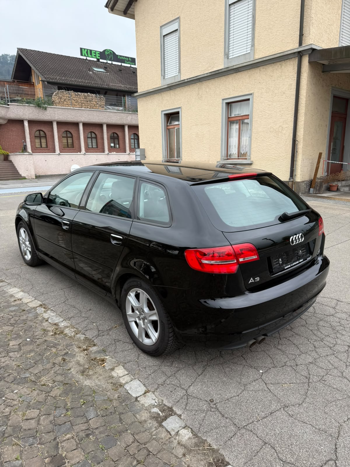 AUDI A3 Sportback 2.0 TDI Ambition quattro-image-3