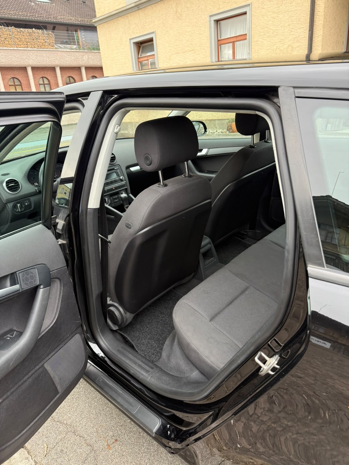 AUDI A3 Sportback 2.0 TDI Ambition quattro-image-11