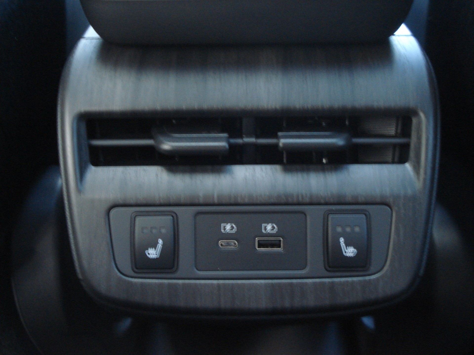 NISSAN Ariya 87 kWh e-4orce Evolve Allrad-image-8