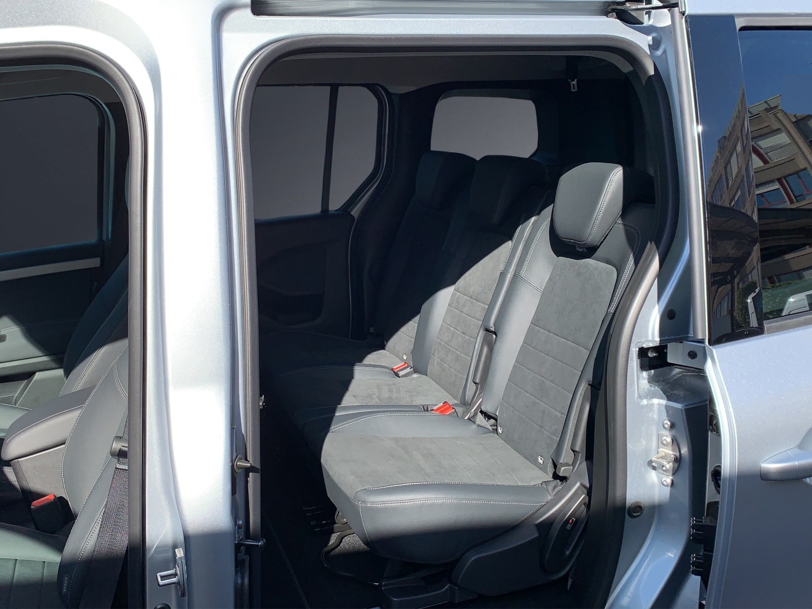 MERCEDES-BENZ EQT Standard-image-8
