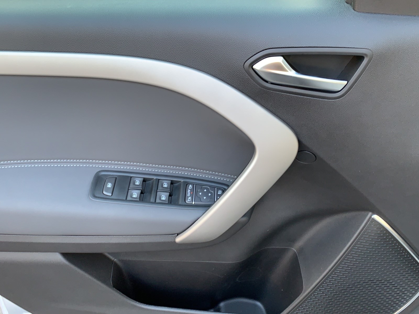 MERCEDES-BENZ EQT Standard-image-9