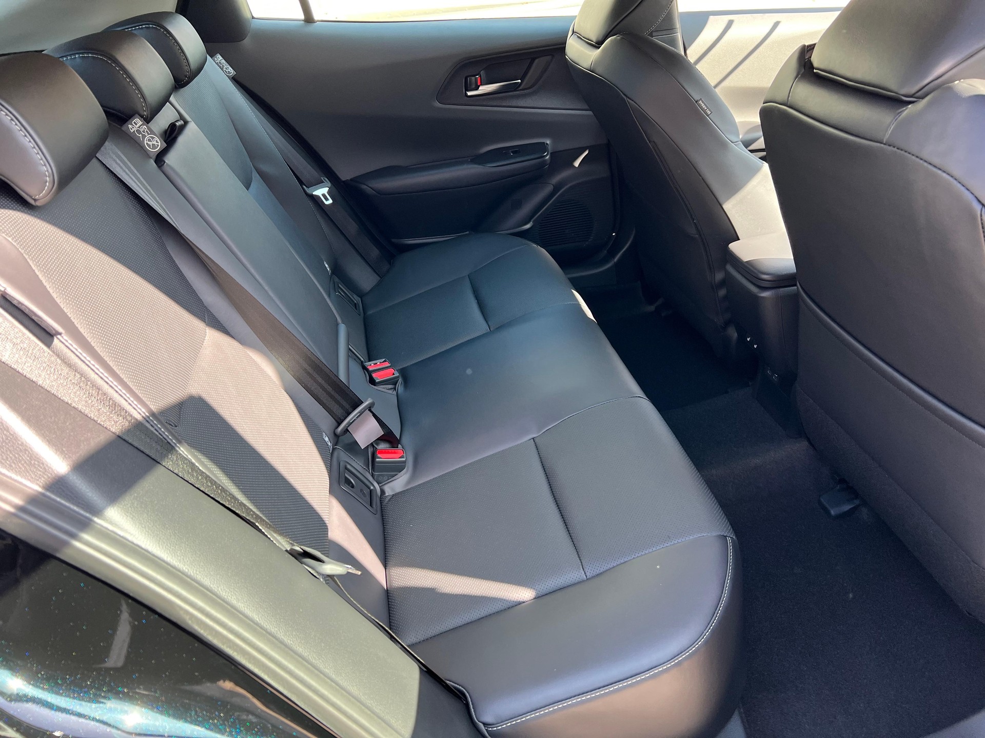 TOYOTA Prius 2.0 Plug-In-Hybrid Premium-image-11