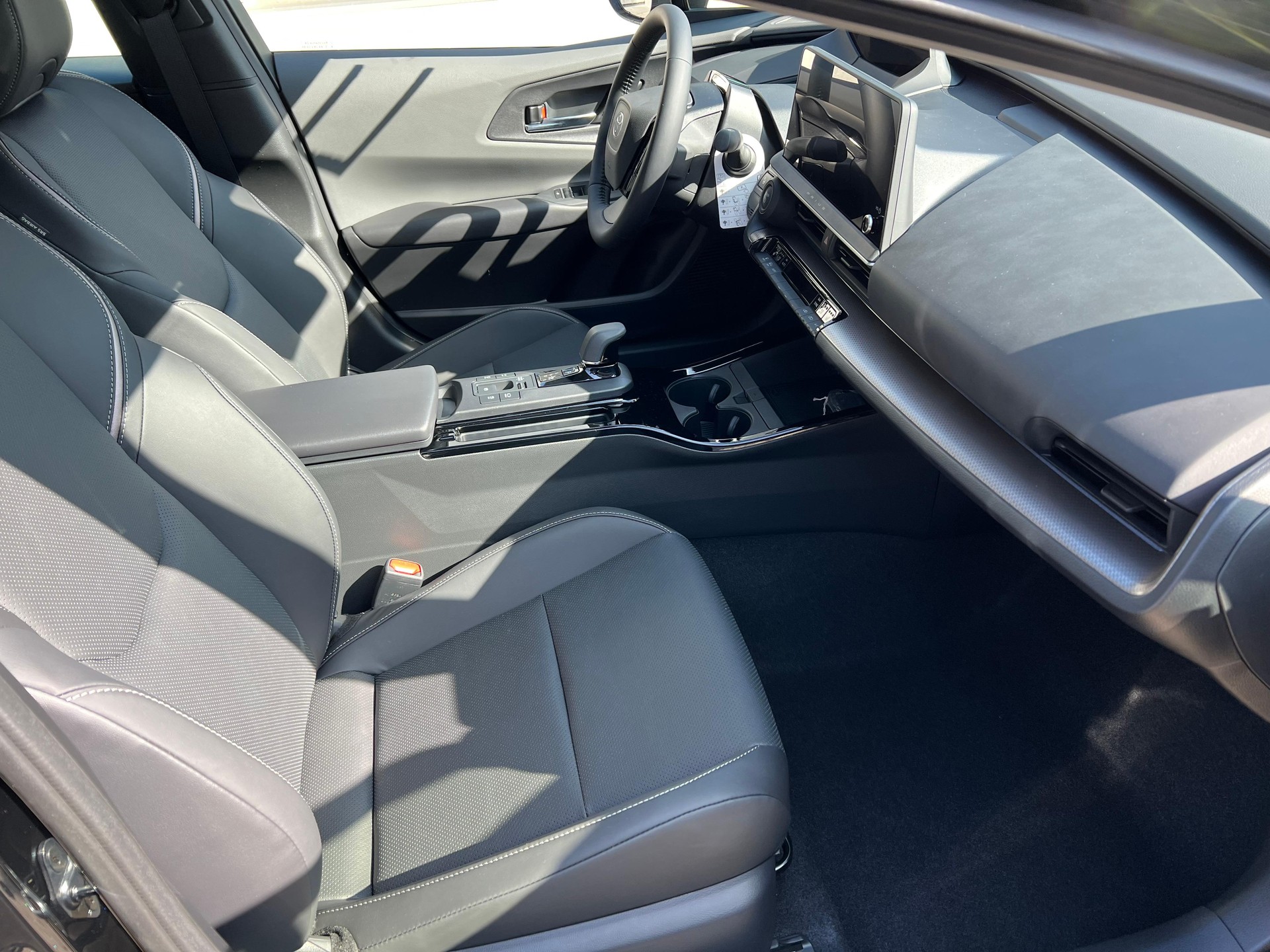 TOYOTA Prius 2.0 Plug-In-Hybrid Premium-image-12