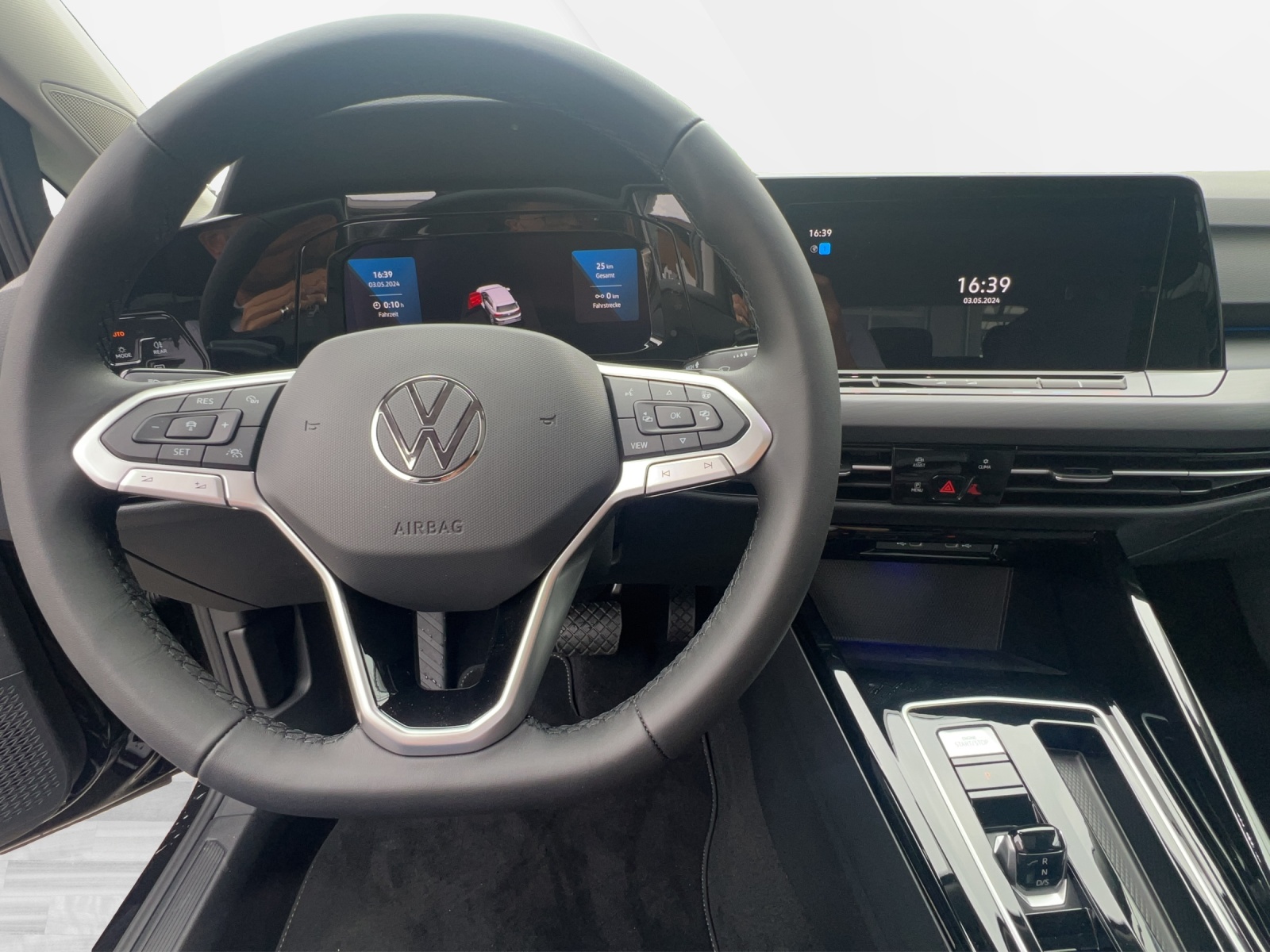 VW Golf 1.5 eTSI mHEV ACT Style DSG-image-11