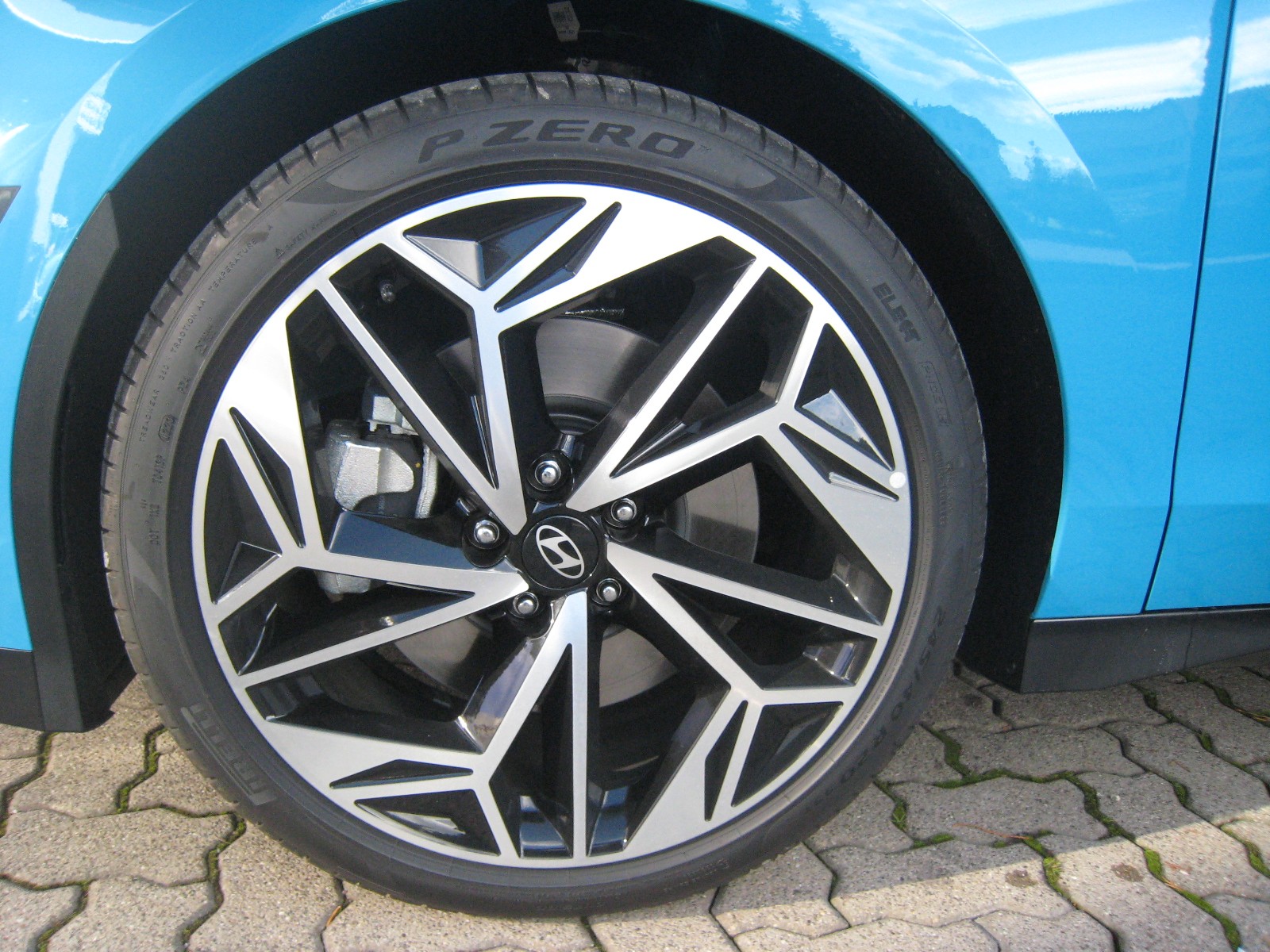 HYUNDAI Ioniq 6 77kWh Launch Edition 4WD-image-4