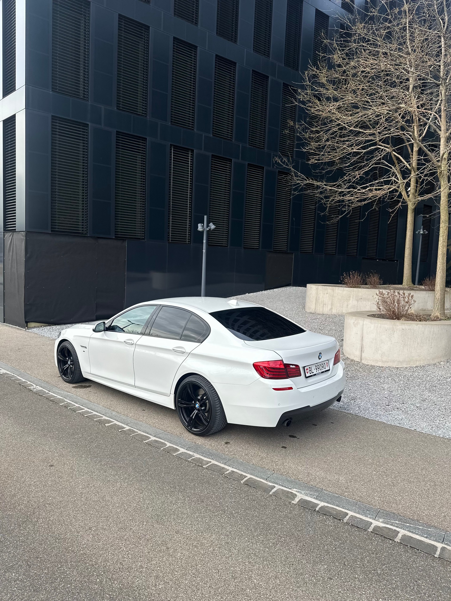 BMW ActiveHybrid 5 Steptronic-image-3