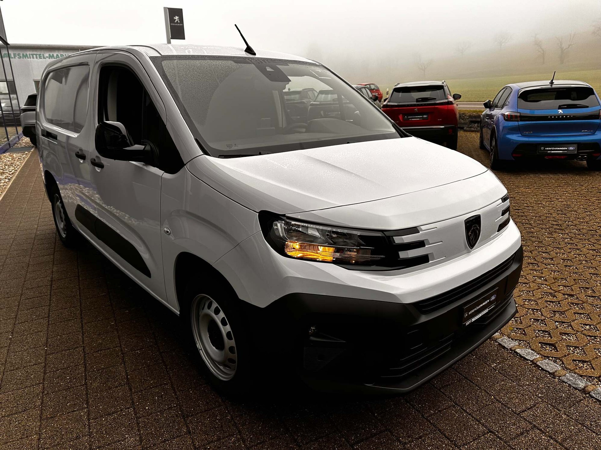 PEUGEOT Partner Kaw. 1000 Long 1.5 BlueHDI 100 S/S-image-2