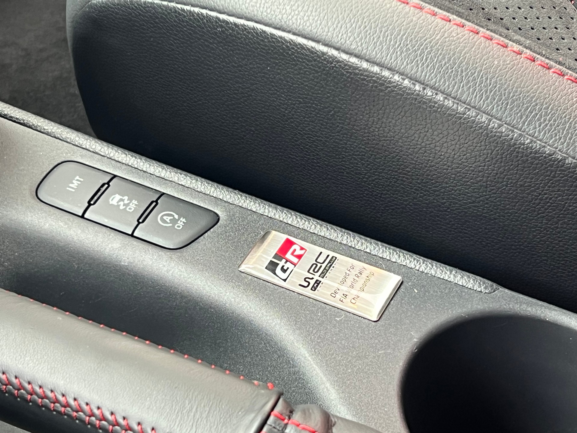TOYOTA Yaris 1.6 GR Sport-image-14