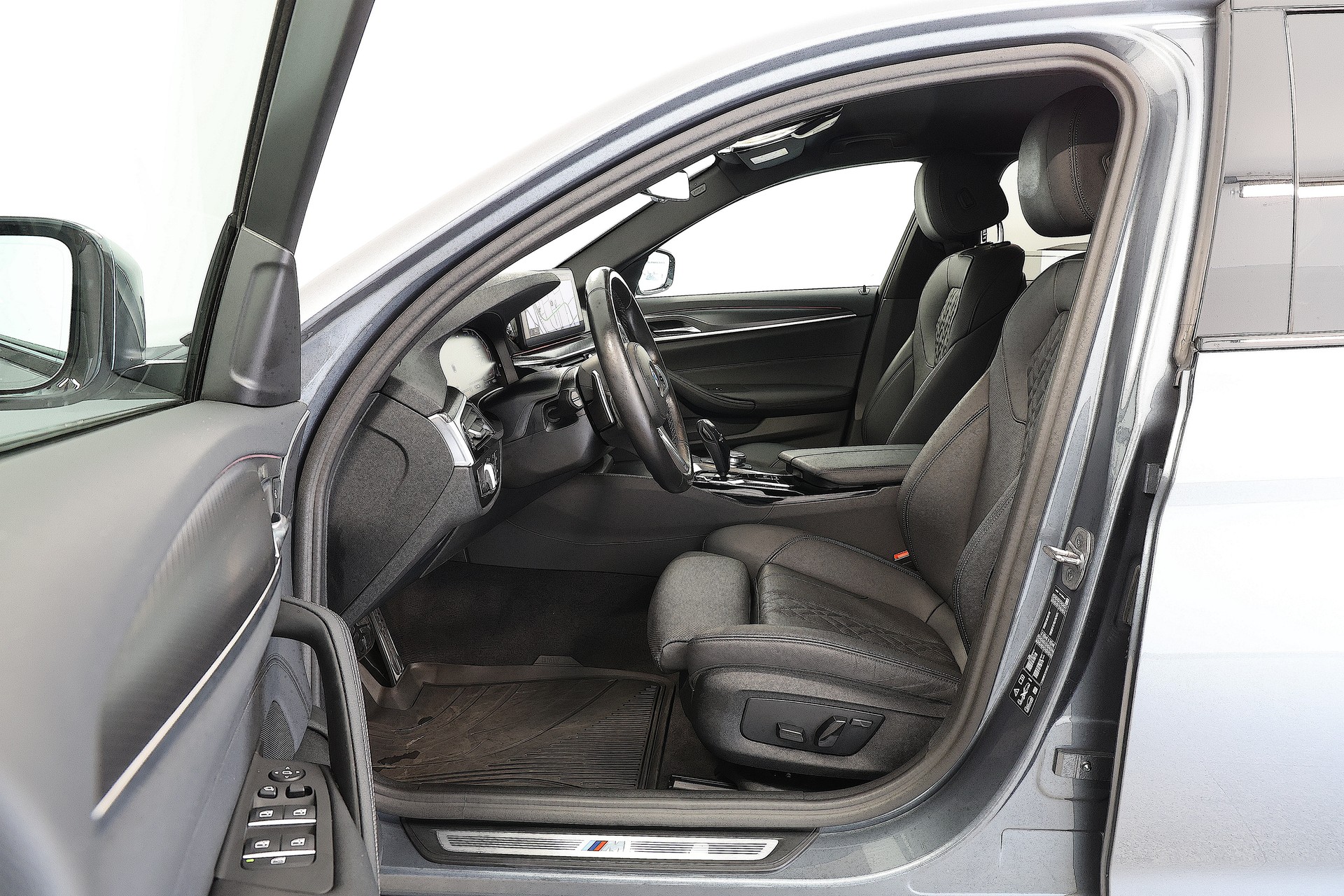BMW 520d xDrive 48V M Sport Steptronic-image-5