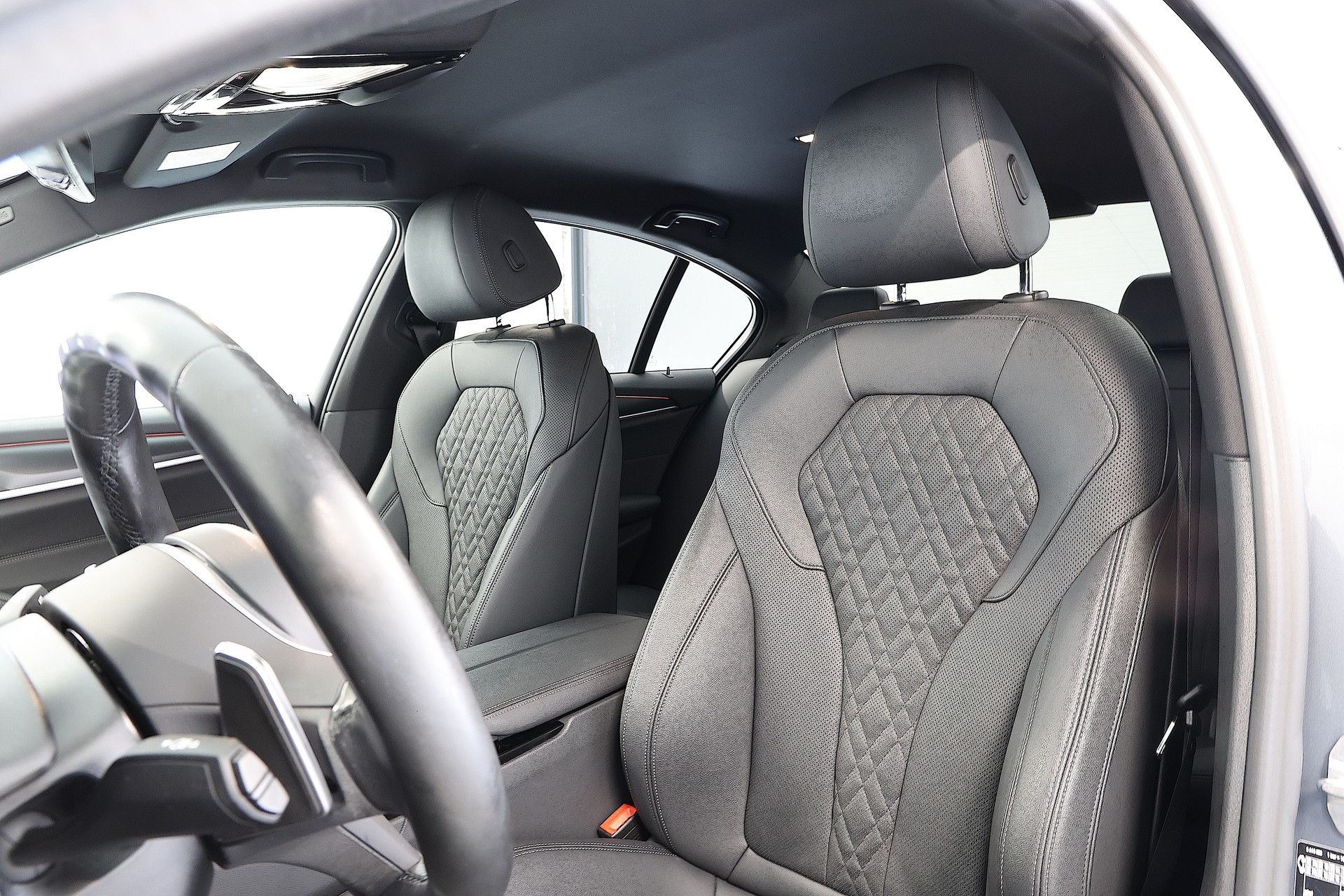 BMW 520d xDrive 48V M Sport Steptronic-image-6