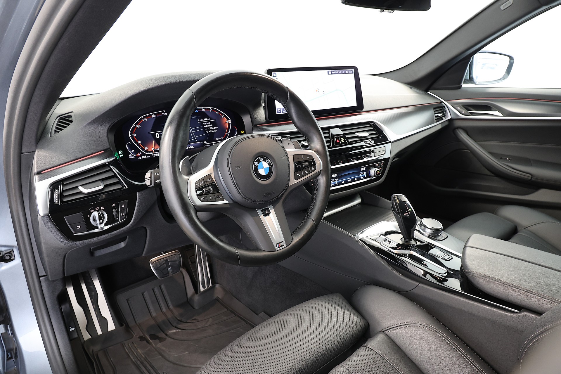 BMW 520d xDrive 48V M Sport Steptronic-image-7
