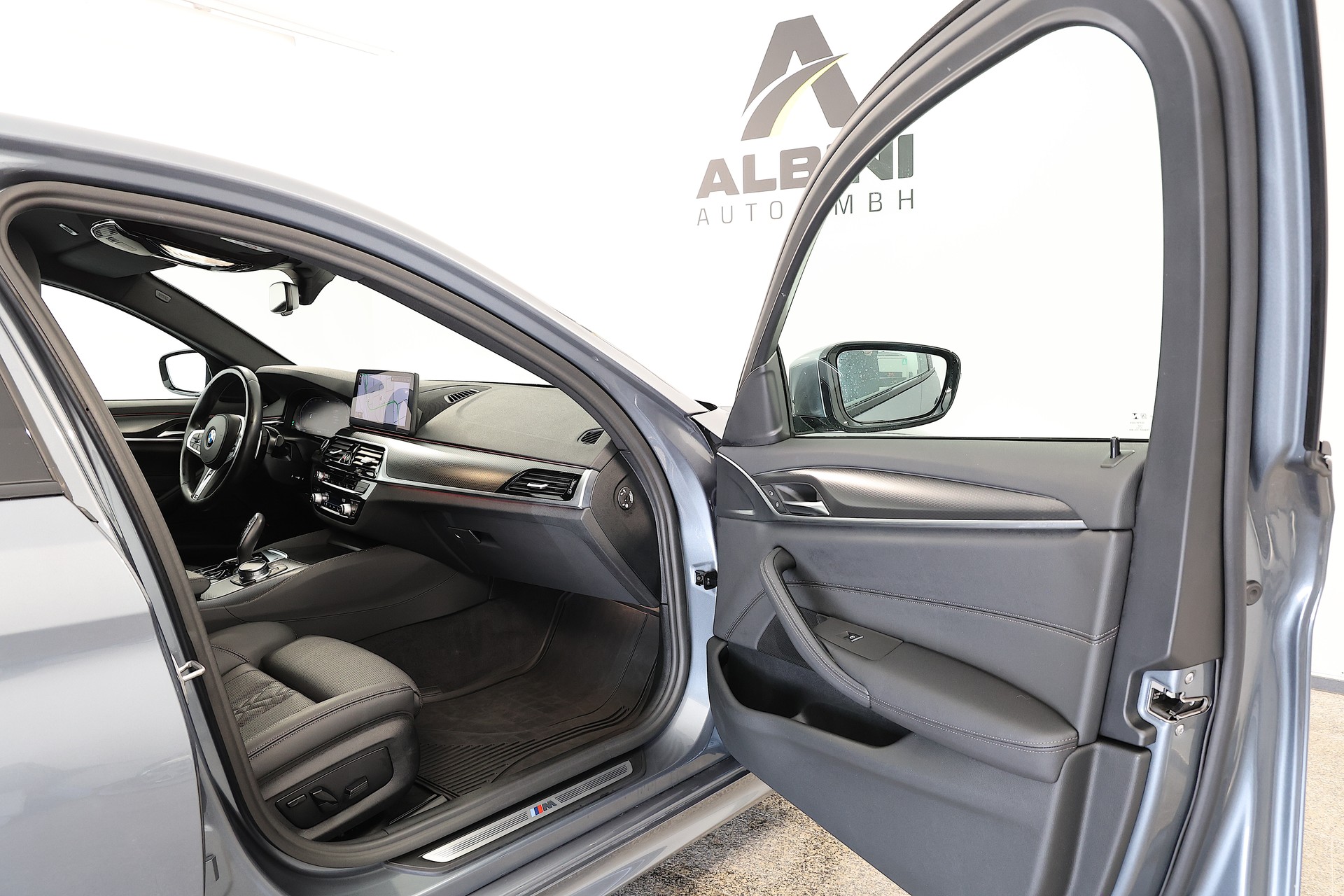 BMW 520d xDrive 48V M Sport Steptronic-image-10
