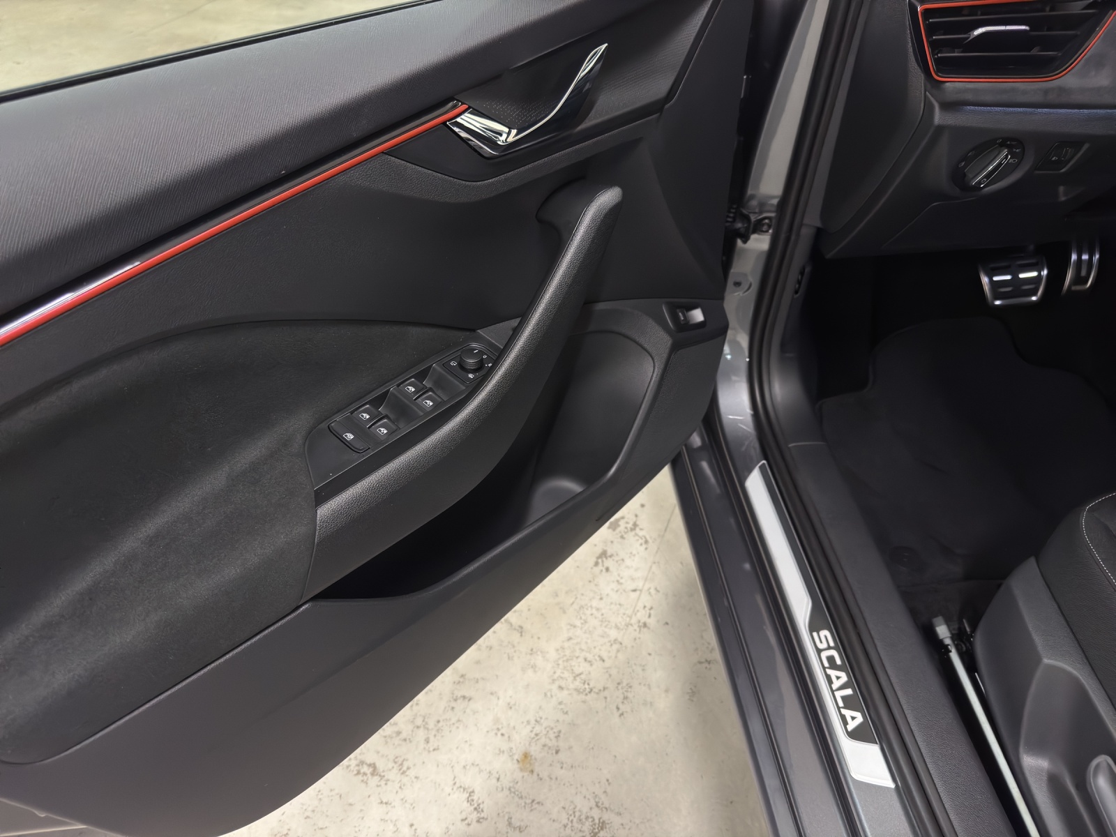 SKODA Scala 1.0 TSI Dynamic DSG-image-8