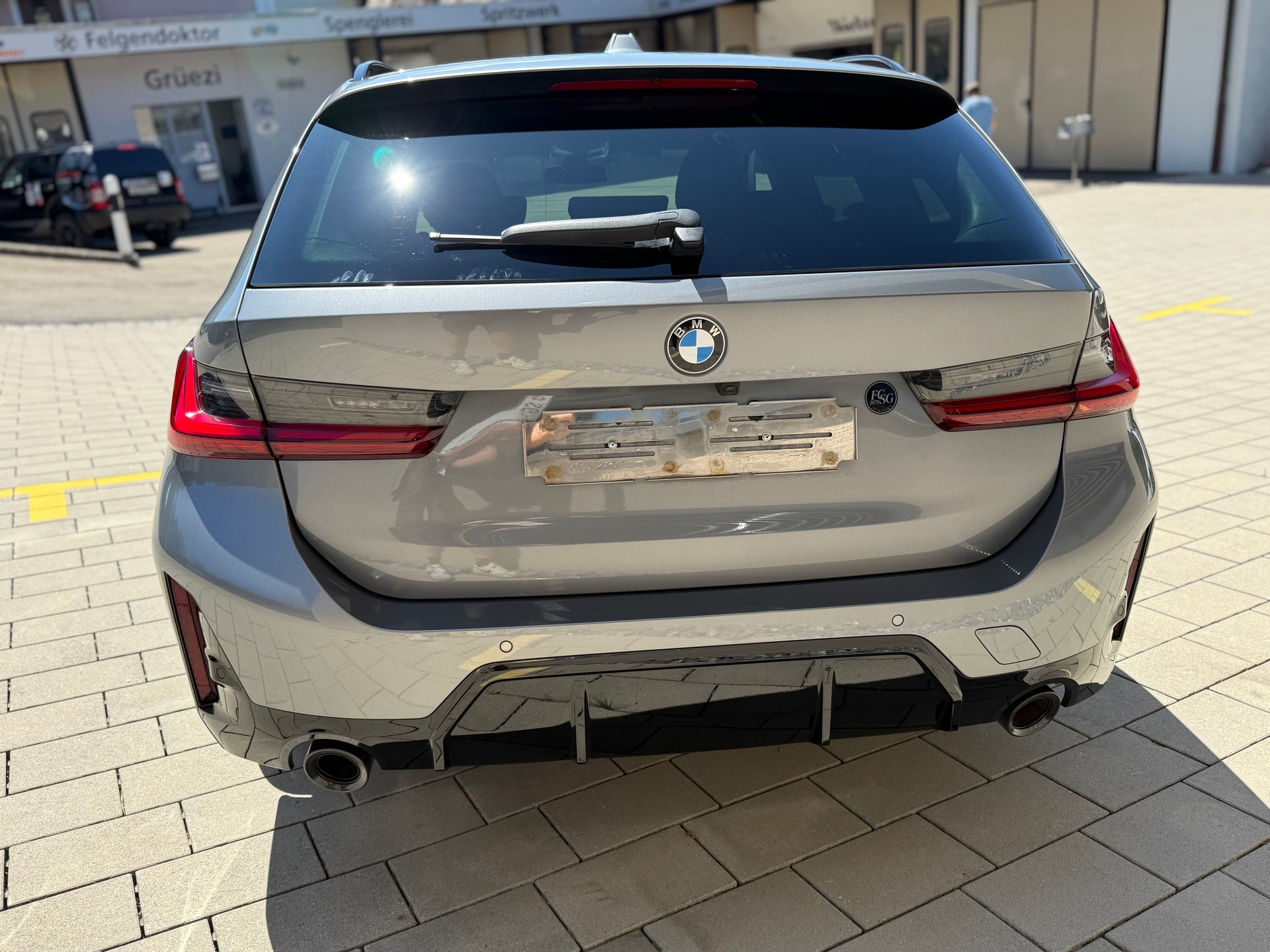 BMW 320d xDrive 48V Touring Steptronic M Sport-image-4