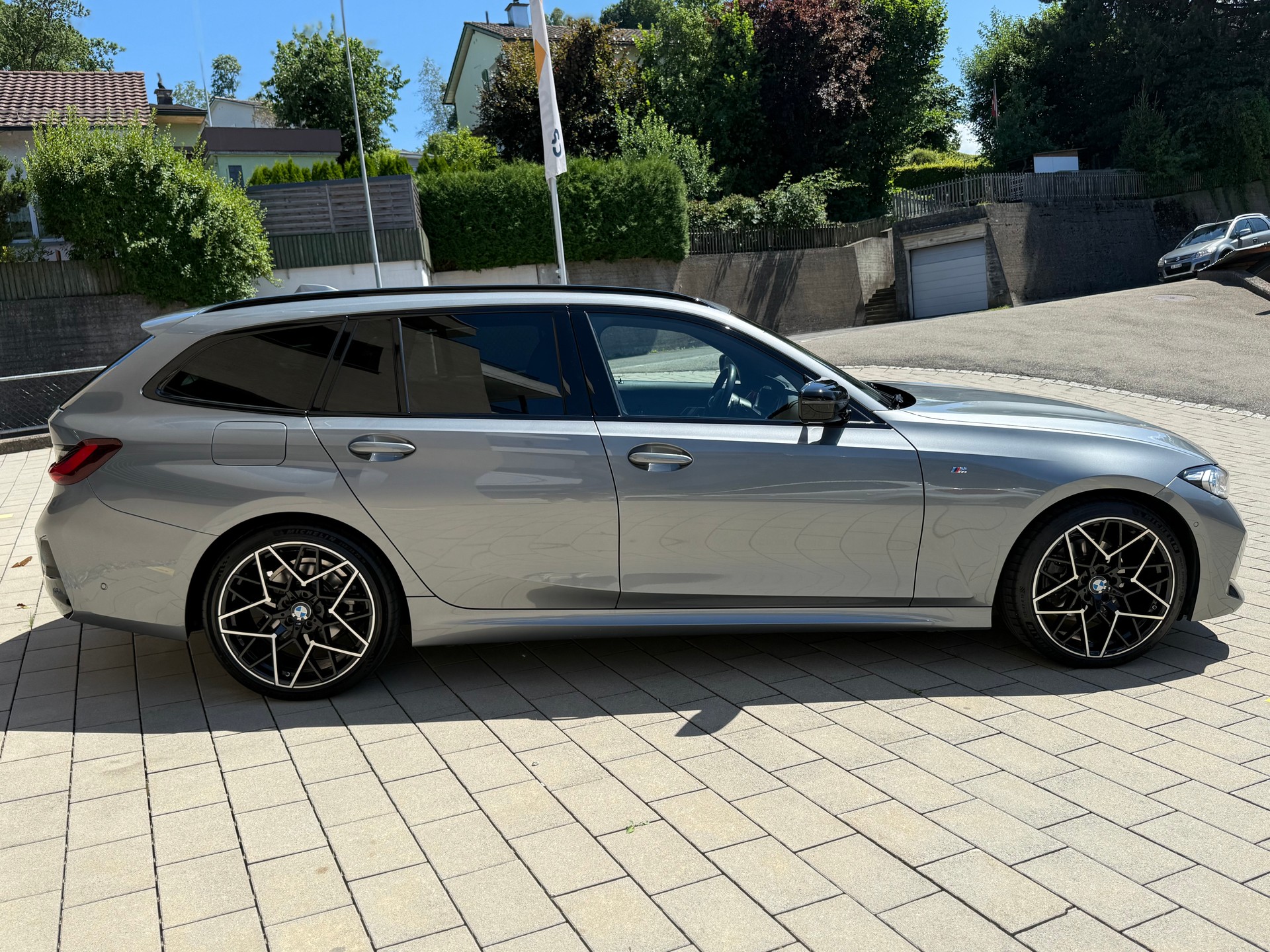 BMW 320d xDrive 48V Touring Steptronic M Sport-image-2