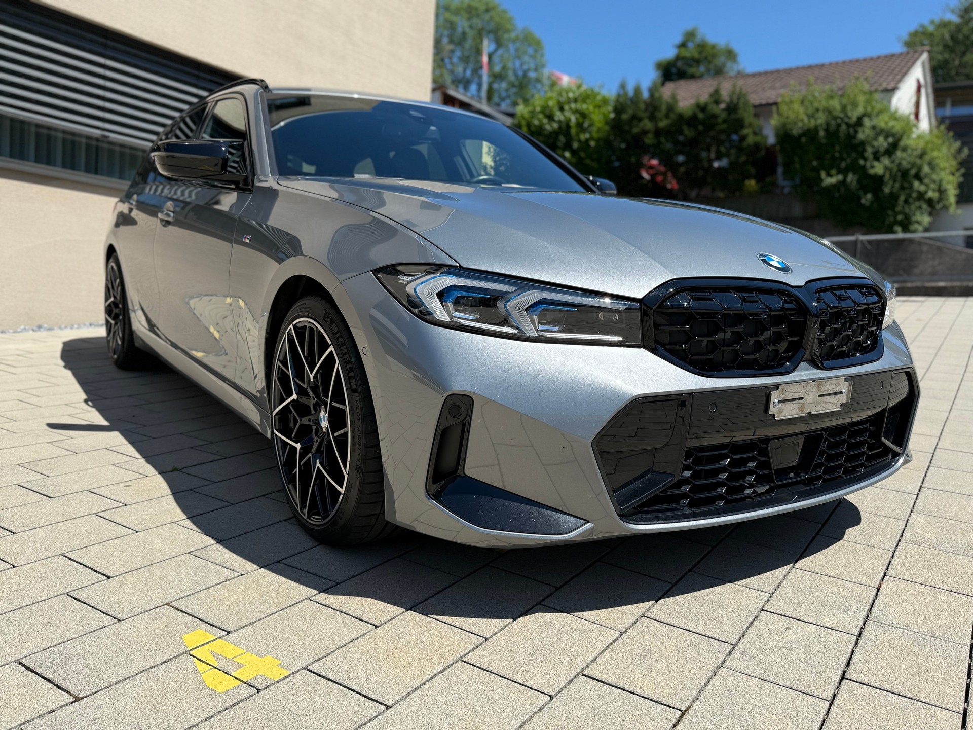 BMW 320d xDrive 48V Touring Steptronic M Sport-image-0