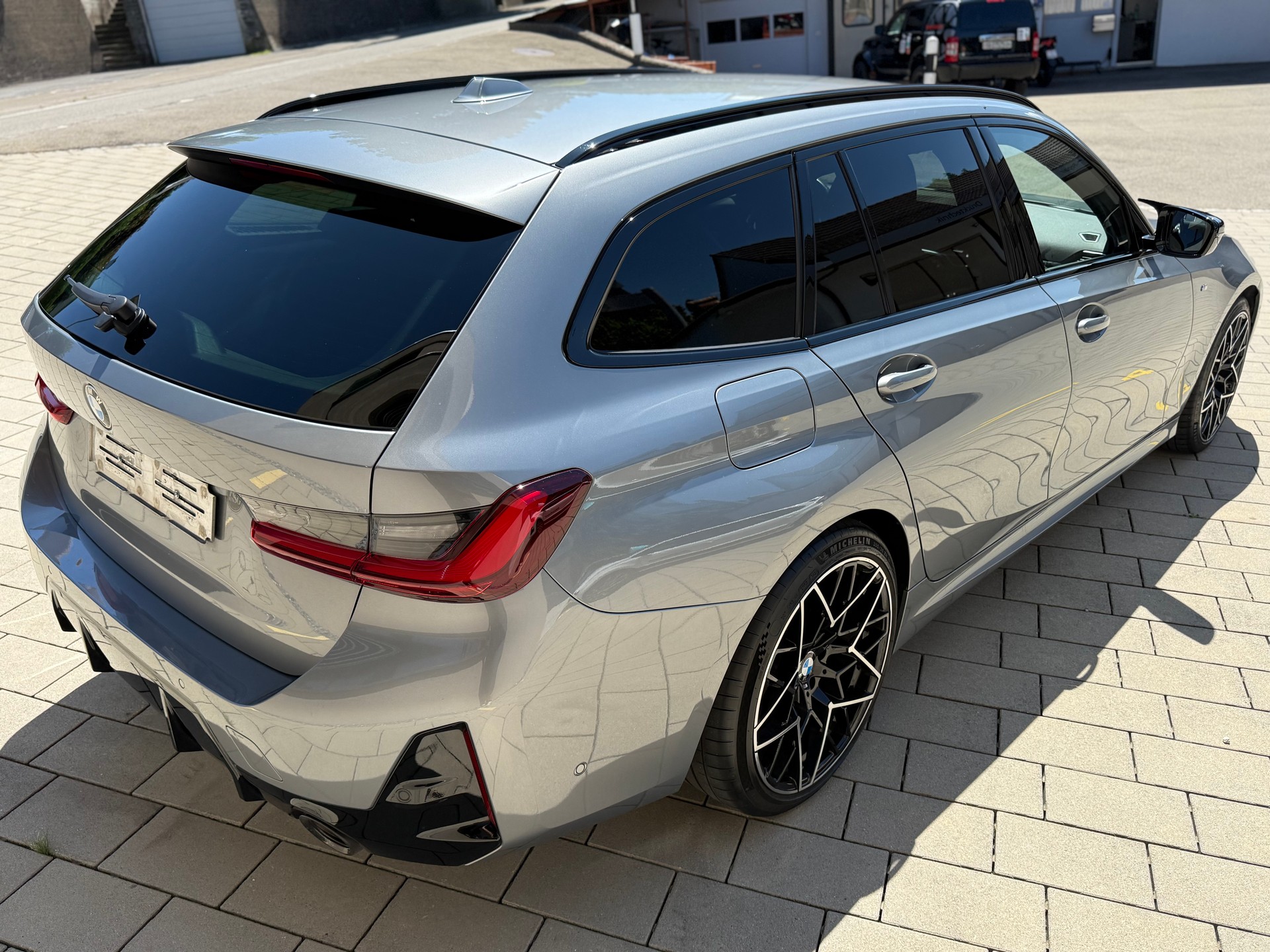 BMW 320d xDrive 48V Touring Steptronic M Sport-image-3