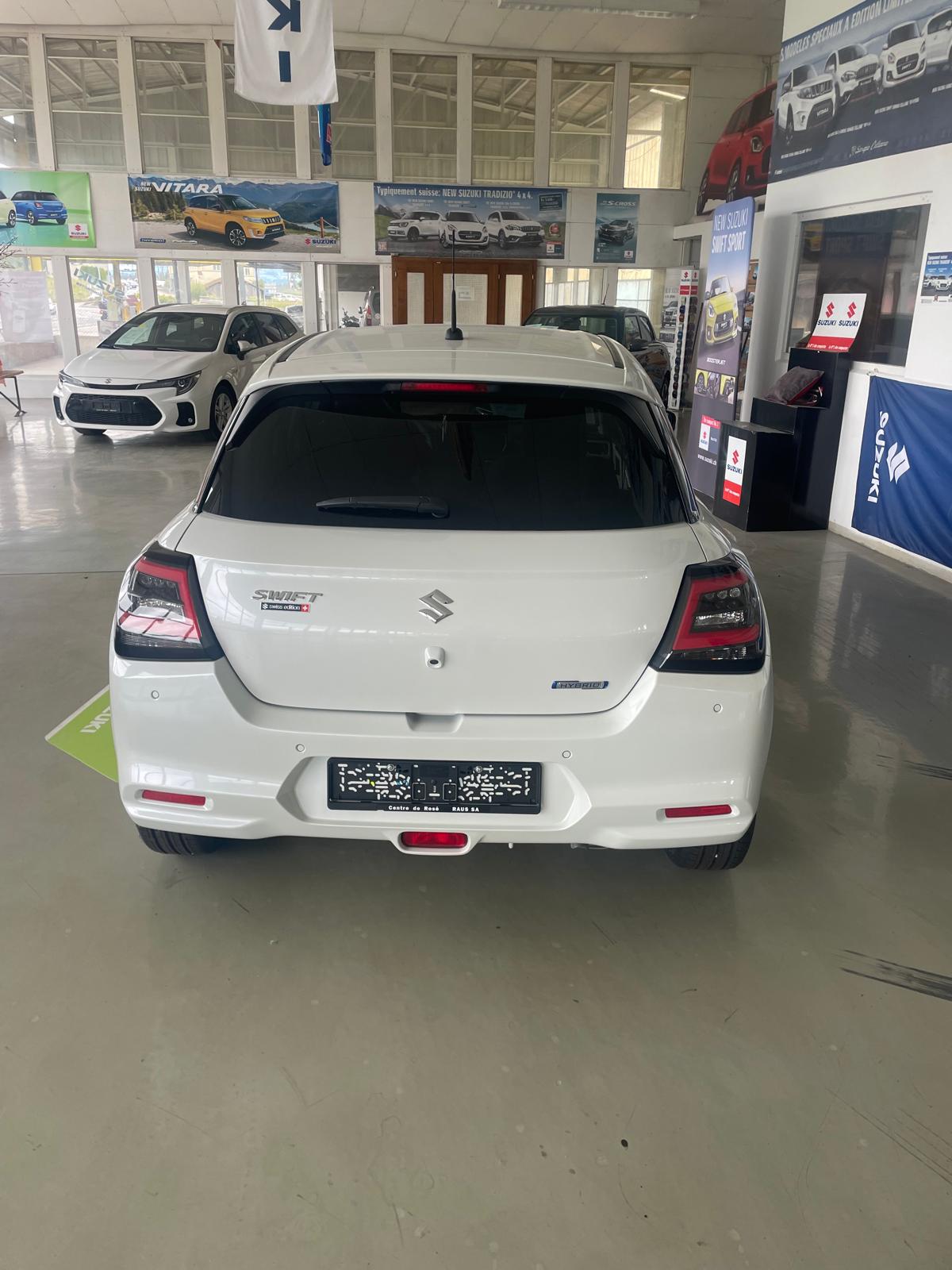 SUZUKI Swift 1.2 1st Edition Top Hybrid 4x4-image-2