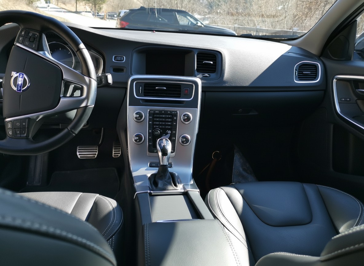 VOLVO V60 D6 AWD Plug-in Hybrid Geartronic-image-11