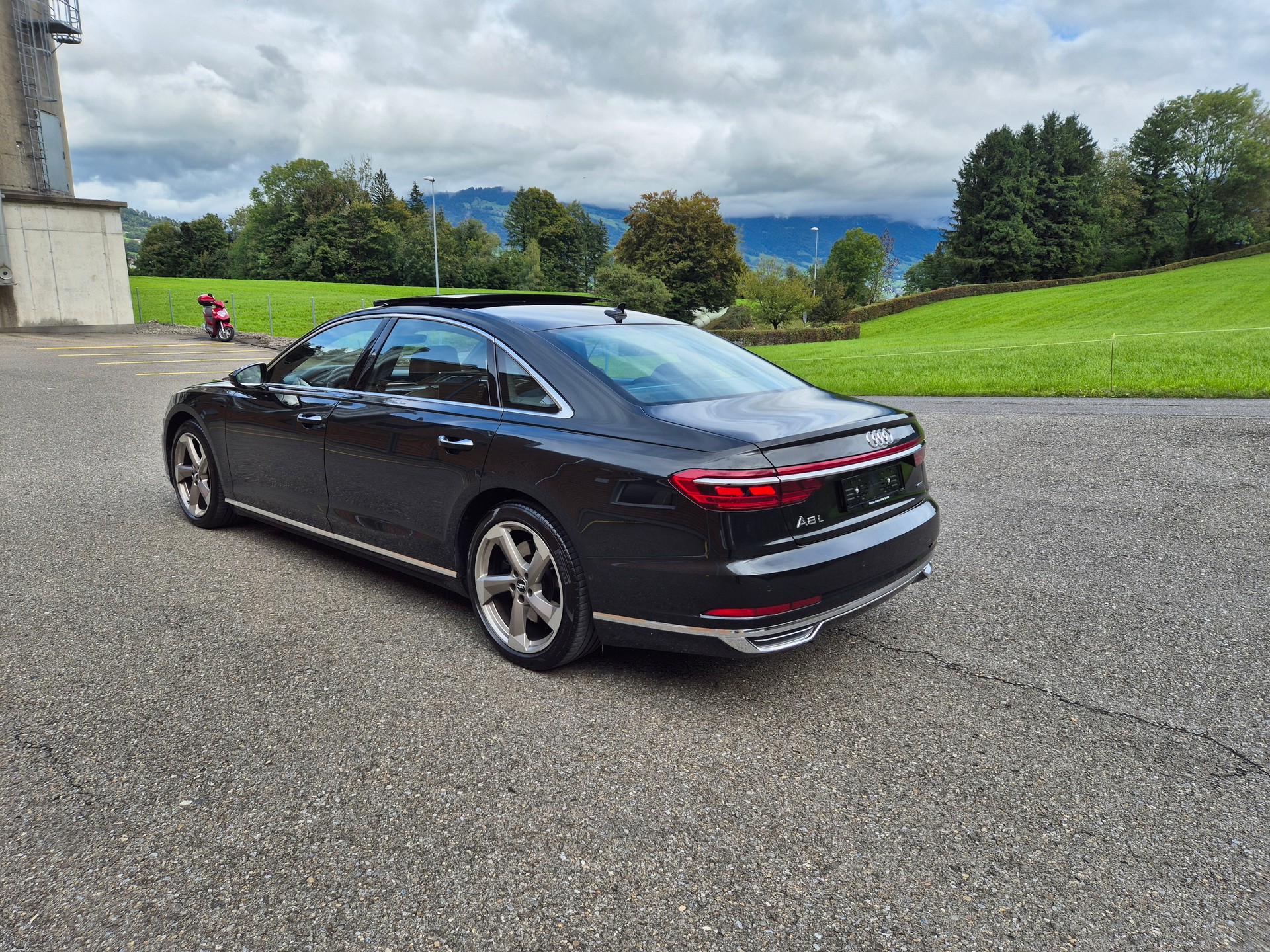 AUDI A8 55 L TFSI quattro tiptronic-image-2