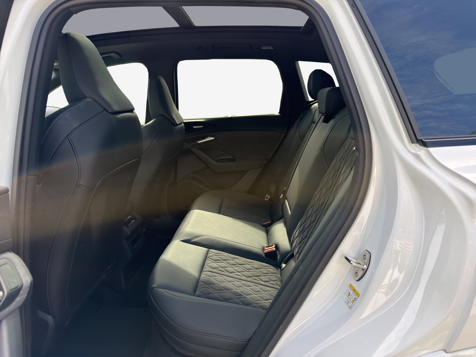 AUDI SQ6 e-tron quattro-image-11