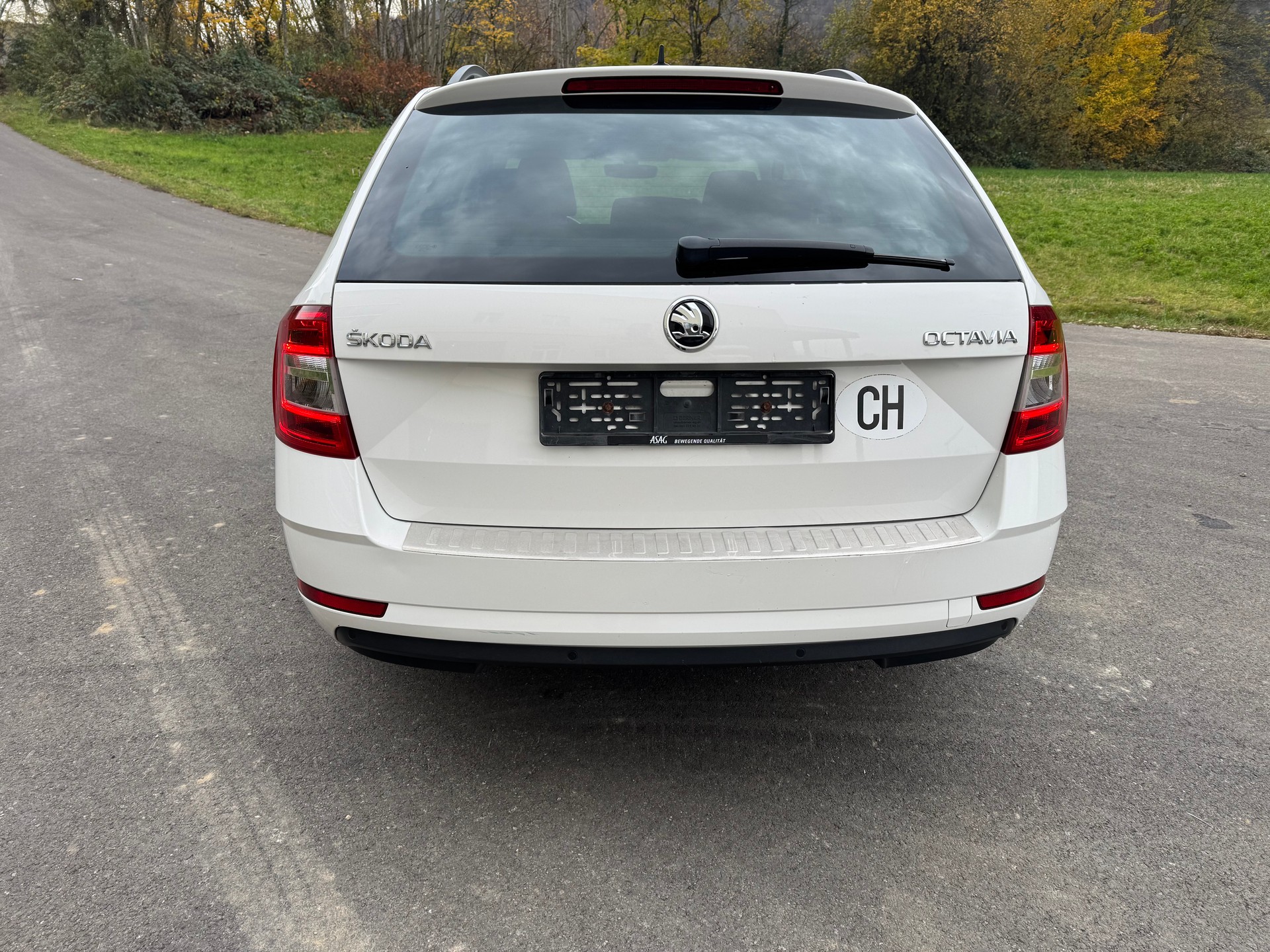 SKODA Octavia Combi 2.0 TDI Ambition DSG-image-3