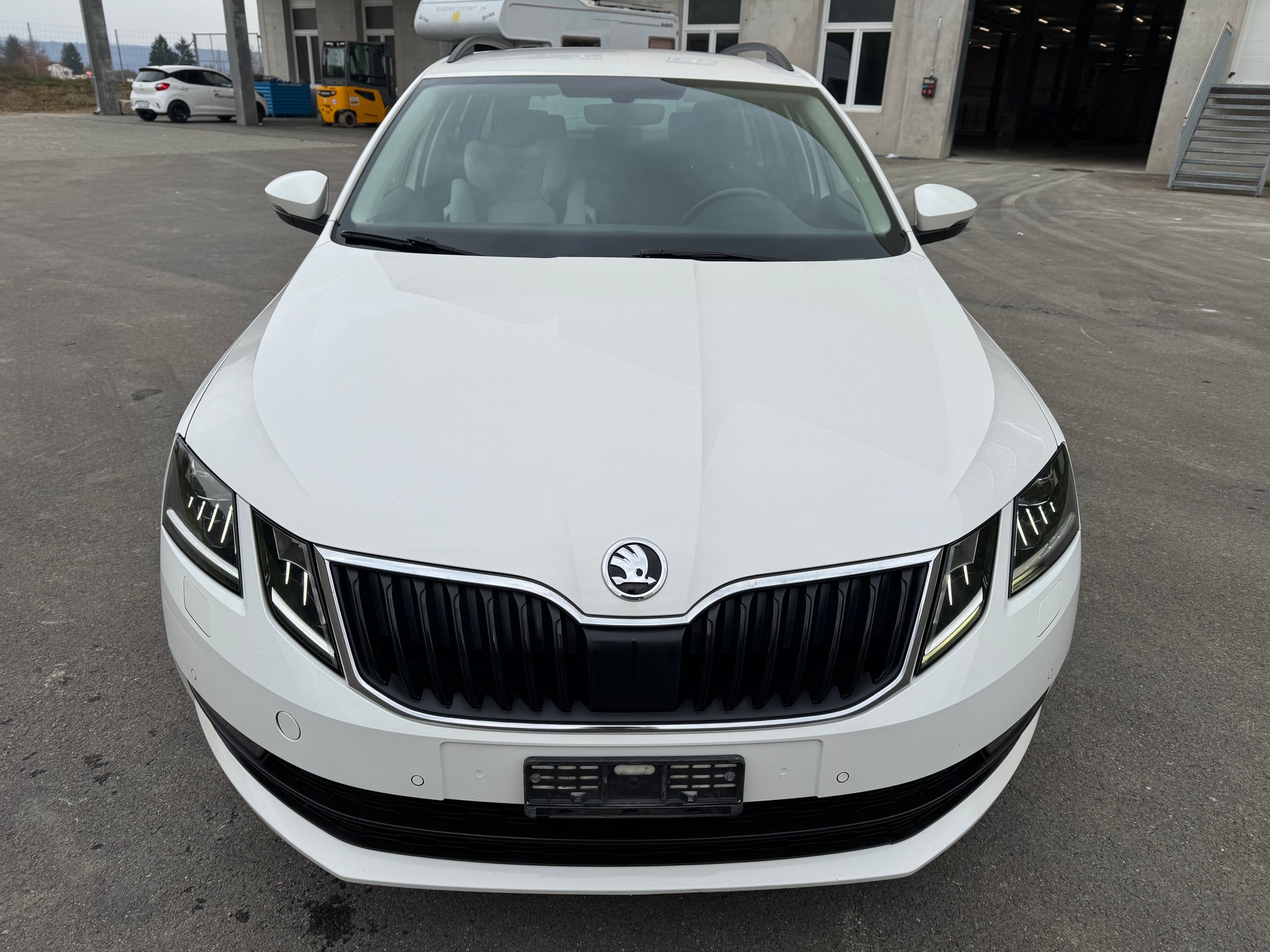 SKODA Octavia Combi 2.0 TDI Ambition DSG-image-7