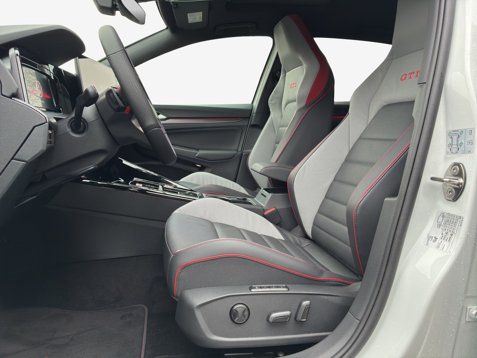 VW Golf 2.0 TSI GTI Clubsport DSG-image-7