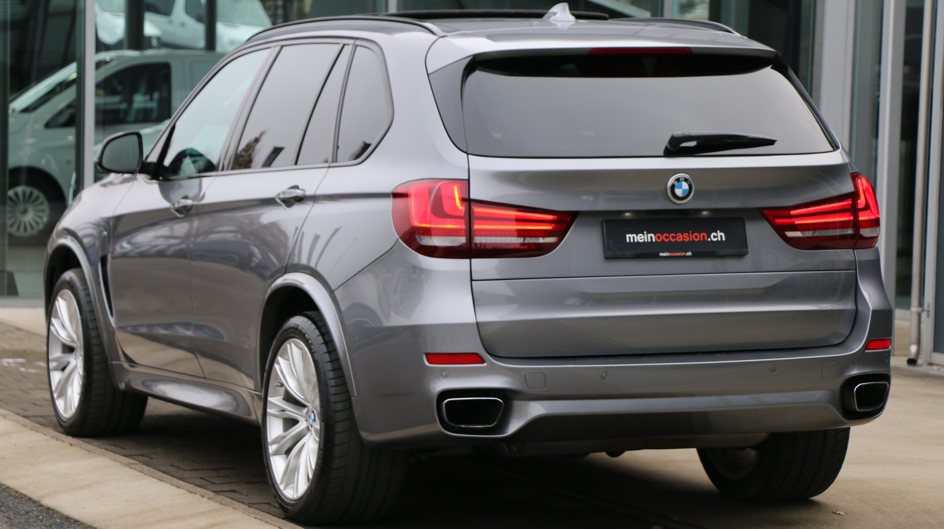 BMW X5 xDrive 50i-image-5