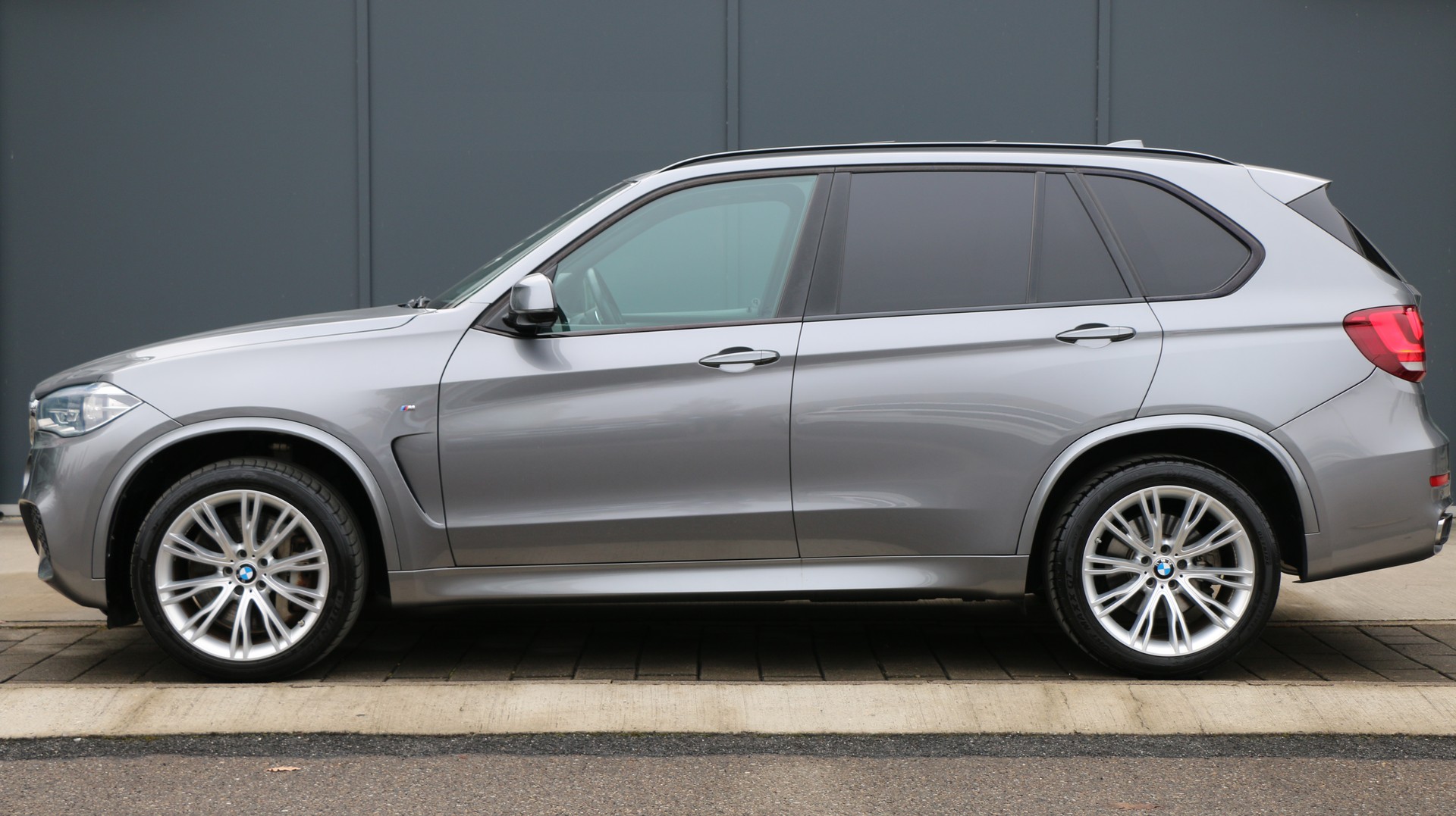 BMW X5 xDrive 50i-image-4