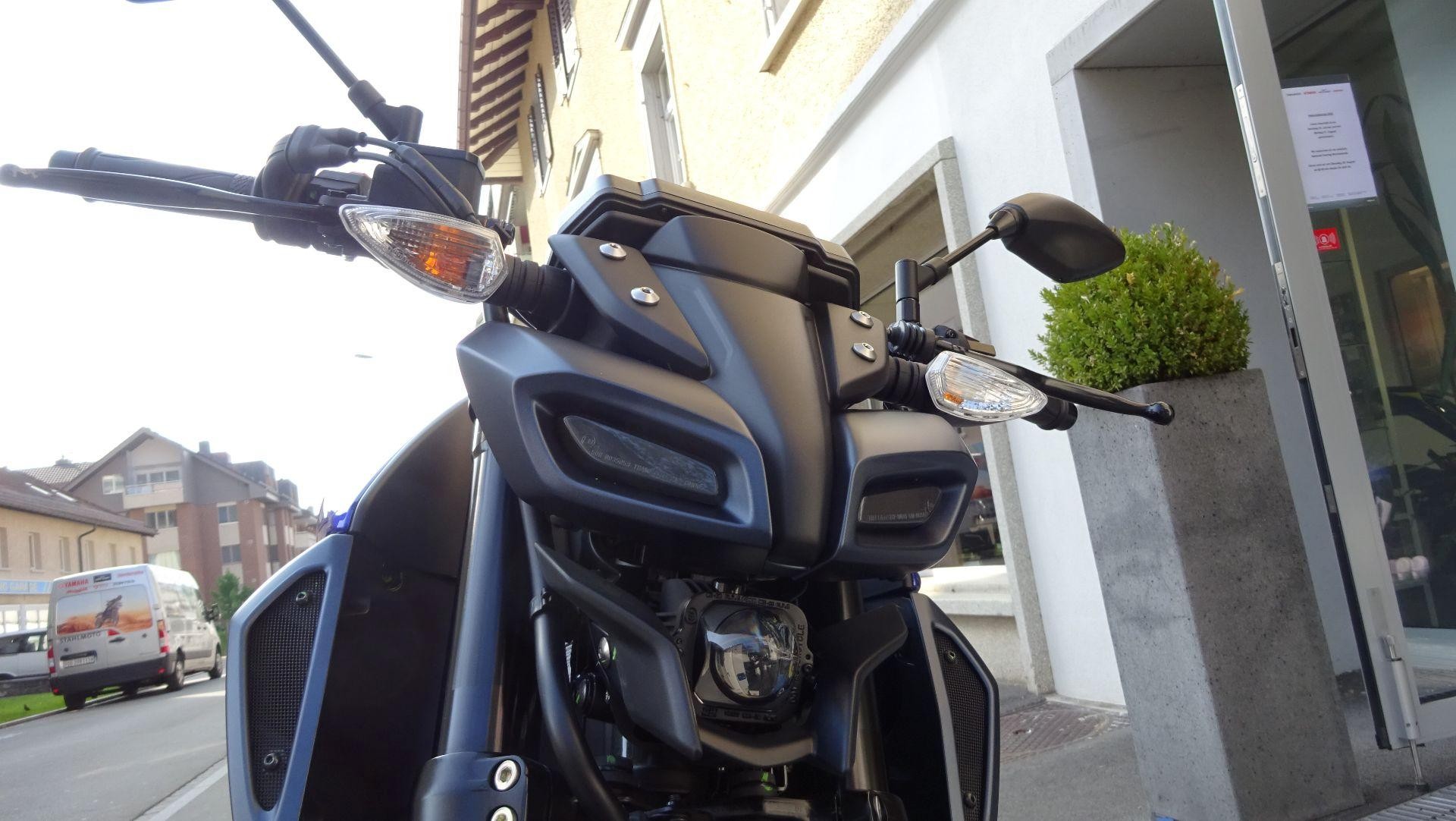 YAMAHA MT-125 ABS-showroom-element-3