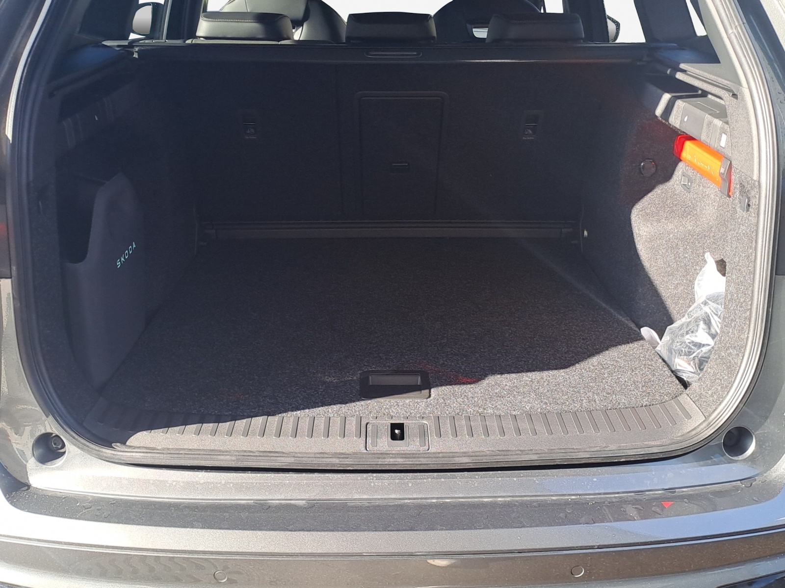 SKODA Enyaq 4x4 RS-image-12