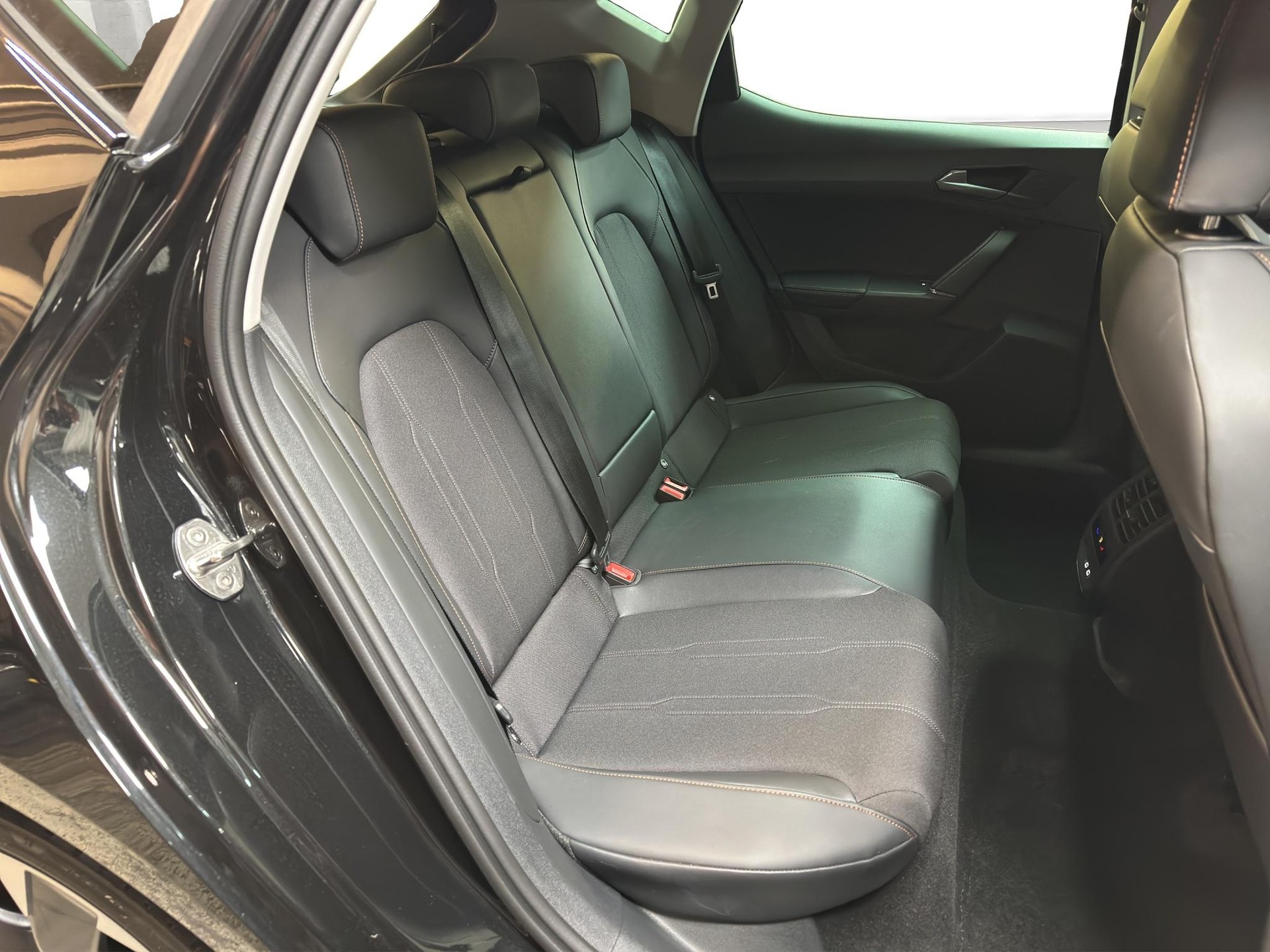 CUPRA Leon 1.5 eTSI DSG-image-8